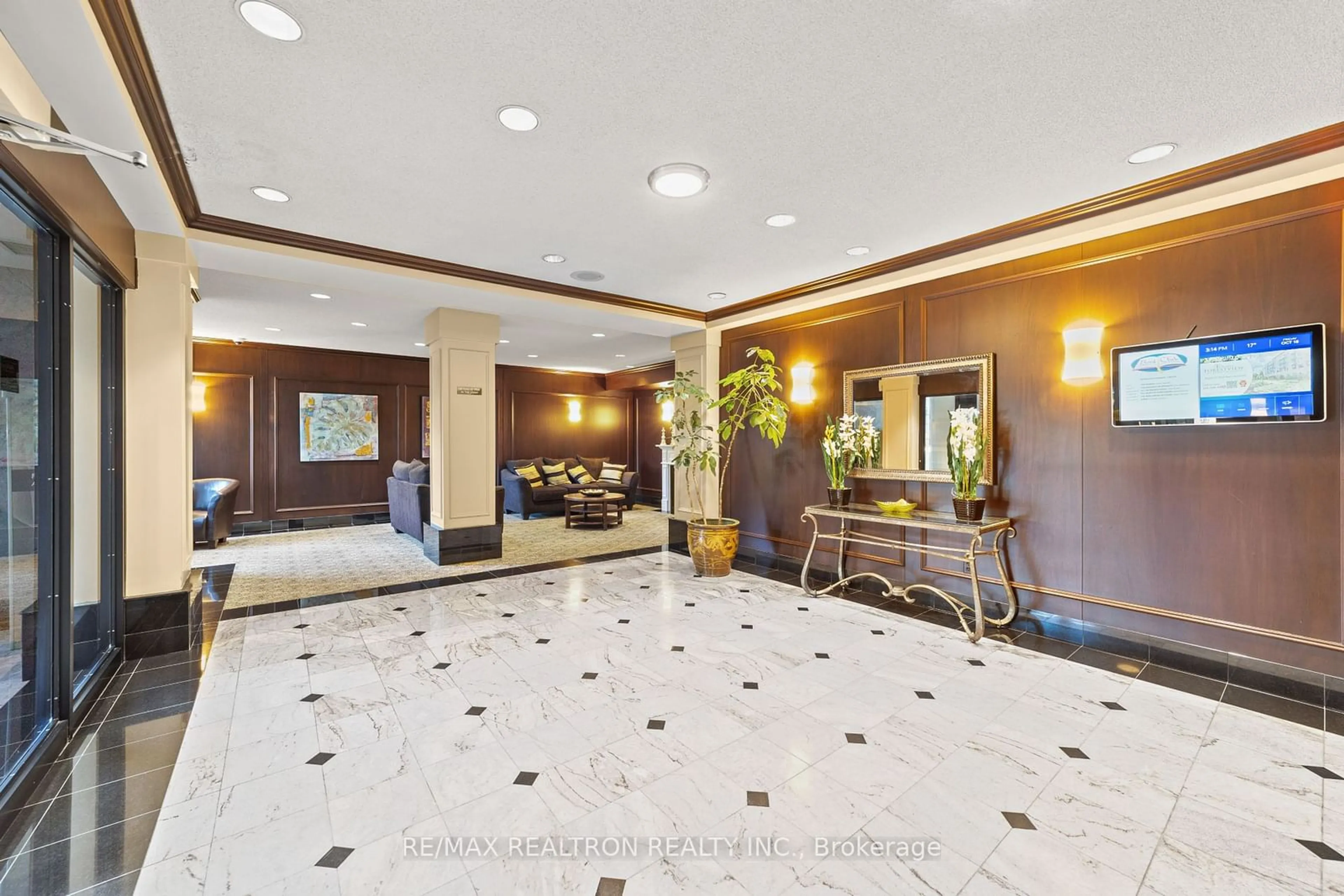 Indoor lobby, ceramic floors for 110 Promenade Circ #1608, Vaughan Ontario L4J 7W8