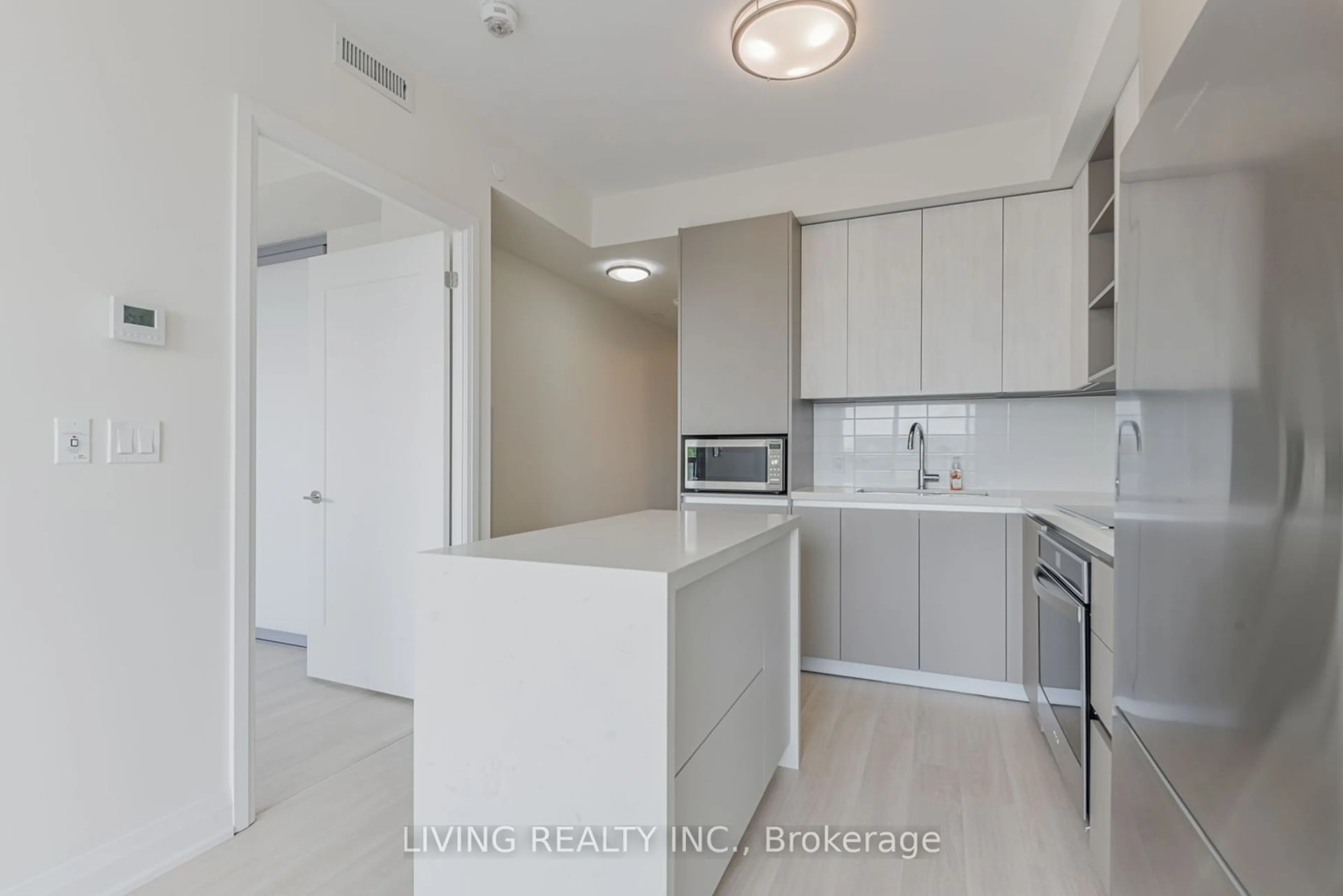 Standard kitchen, not visible floor for 398 Highway 7 Rd #601, Richmond Hill Ontario L4H 0G6