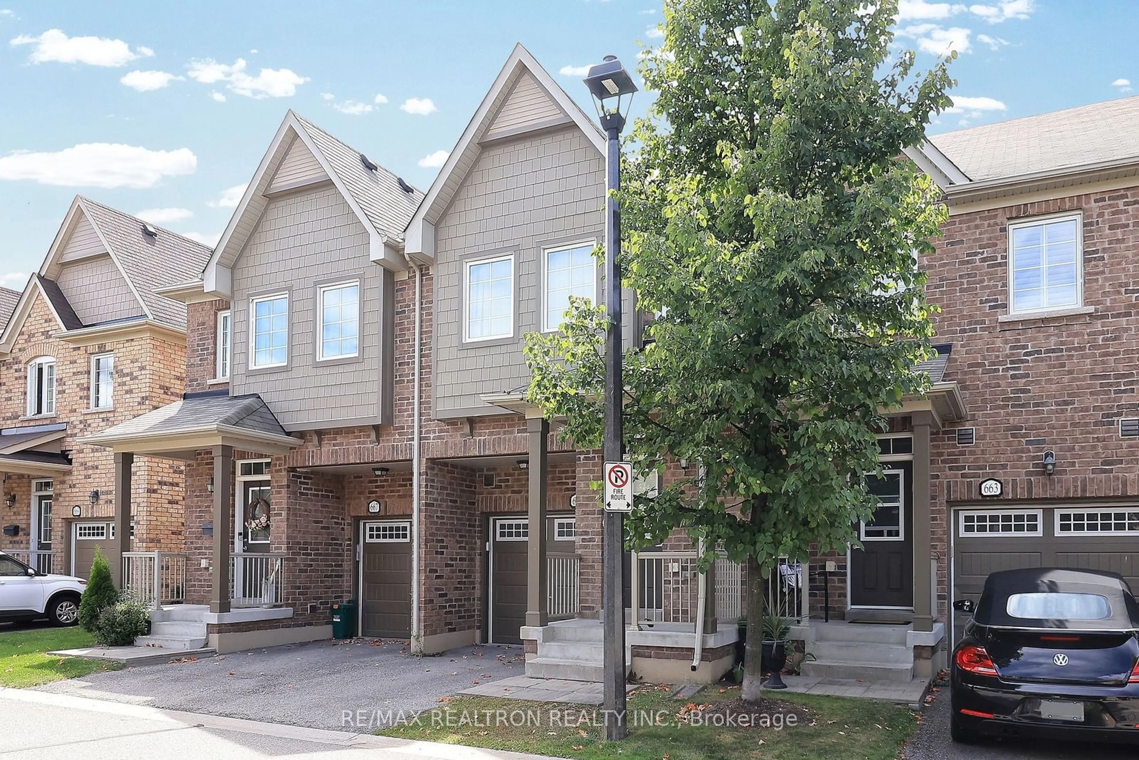 A pic from exterior of the house or condo, cottage for 665 Wendy Culbert Cres, Newmarket Ontario L3X 0E9