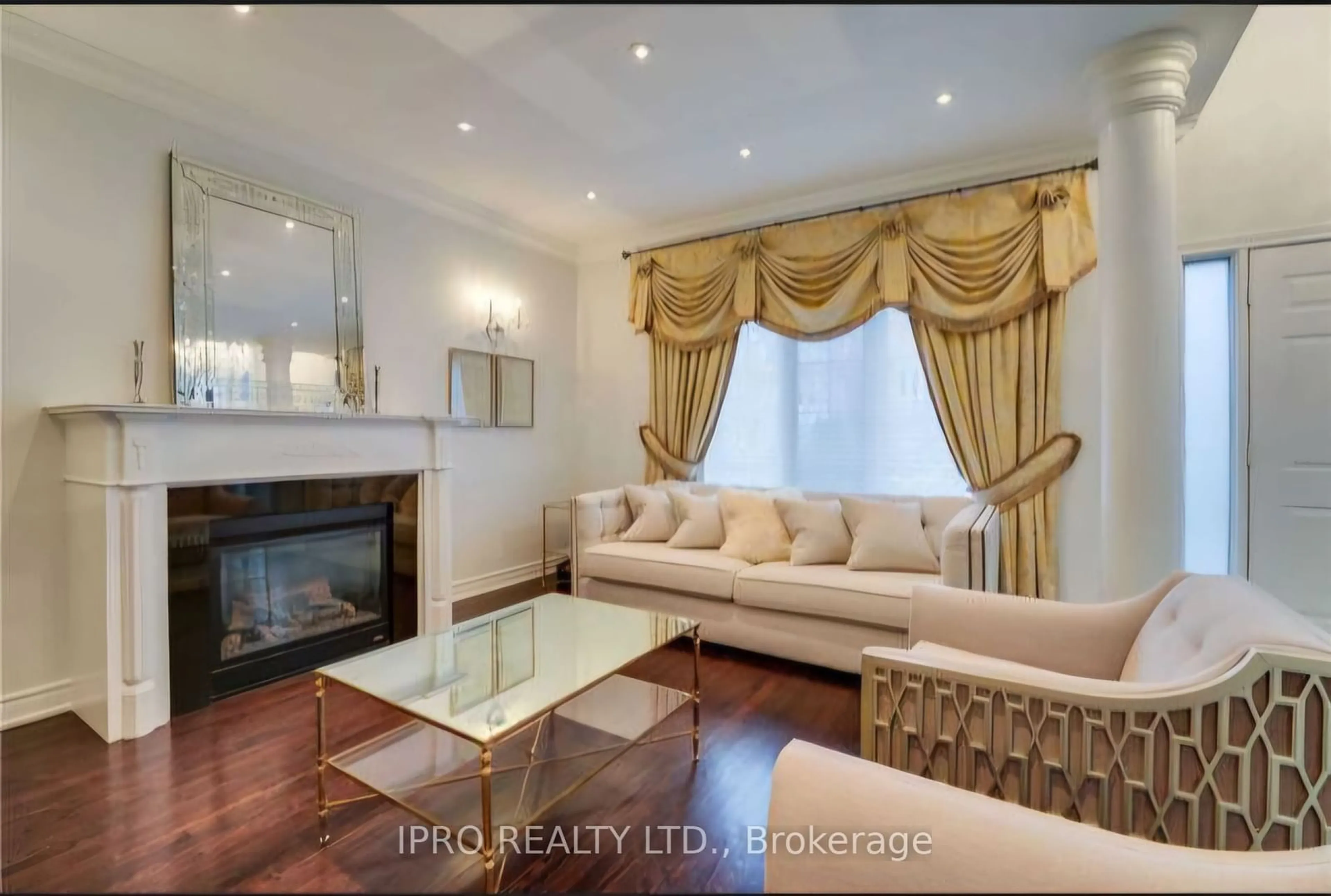 Living room, wood floors for 117 Theodore Pl, Vaughan Ontario L4J 8E3