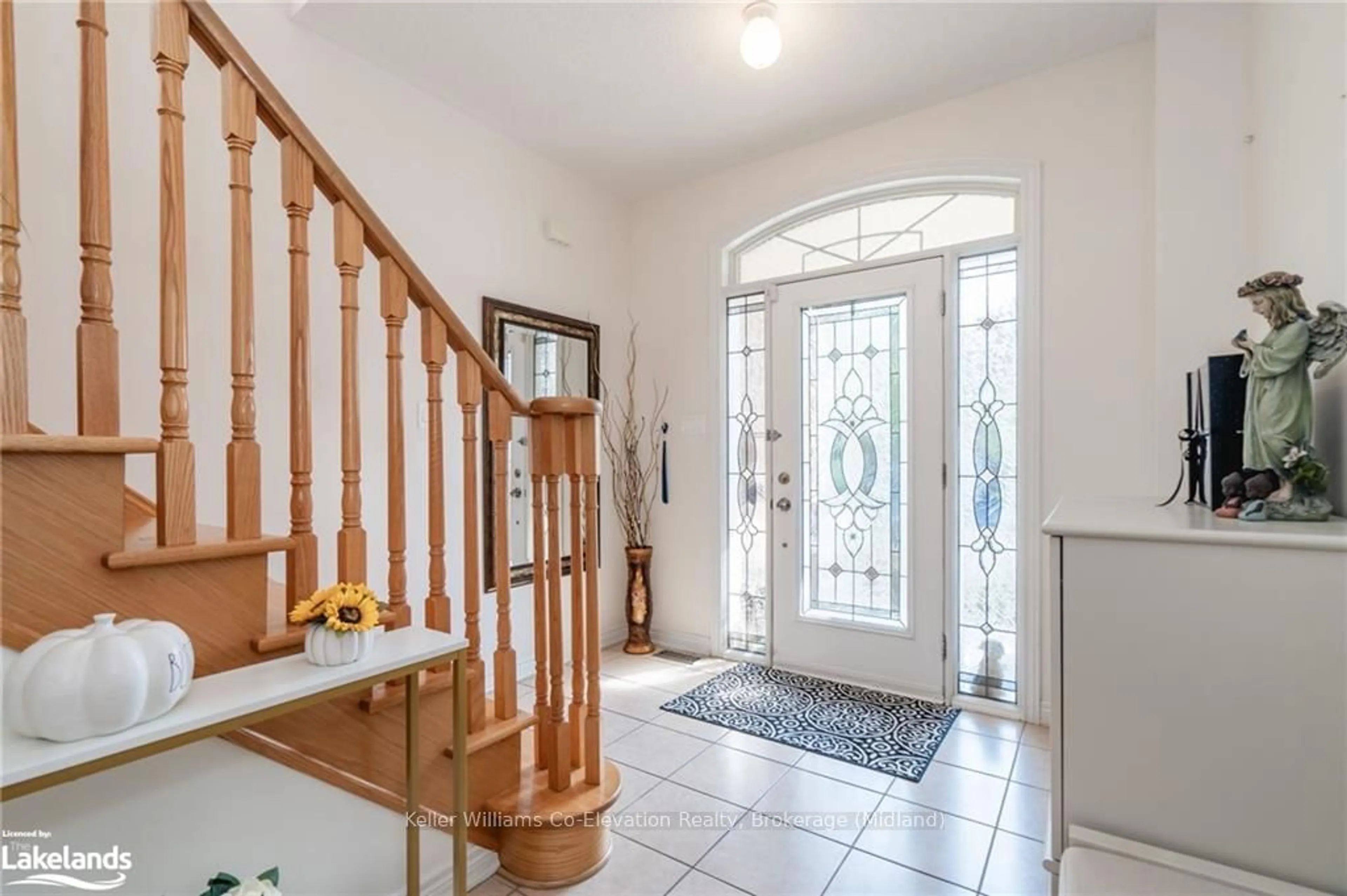 Indoor entryway, wood floors for 26 HOMERTON Ave, Richmond Hill Ontario L4E 0W2