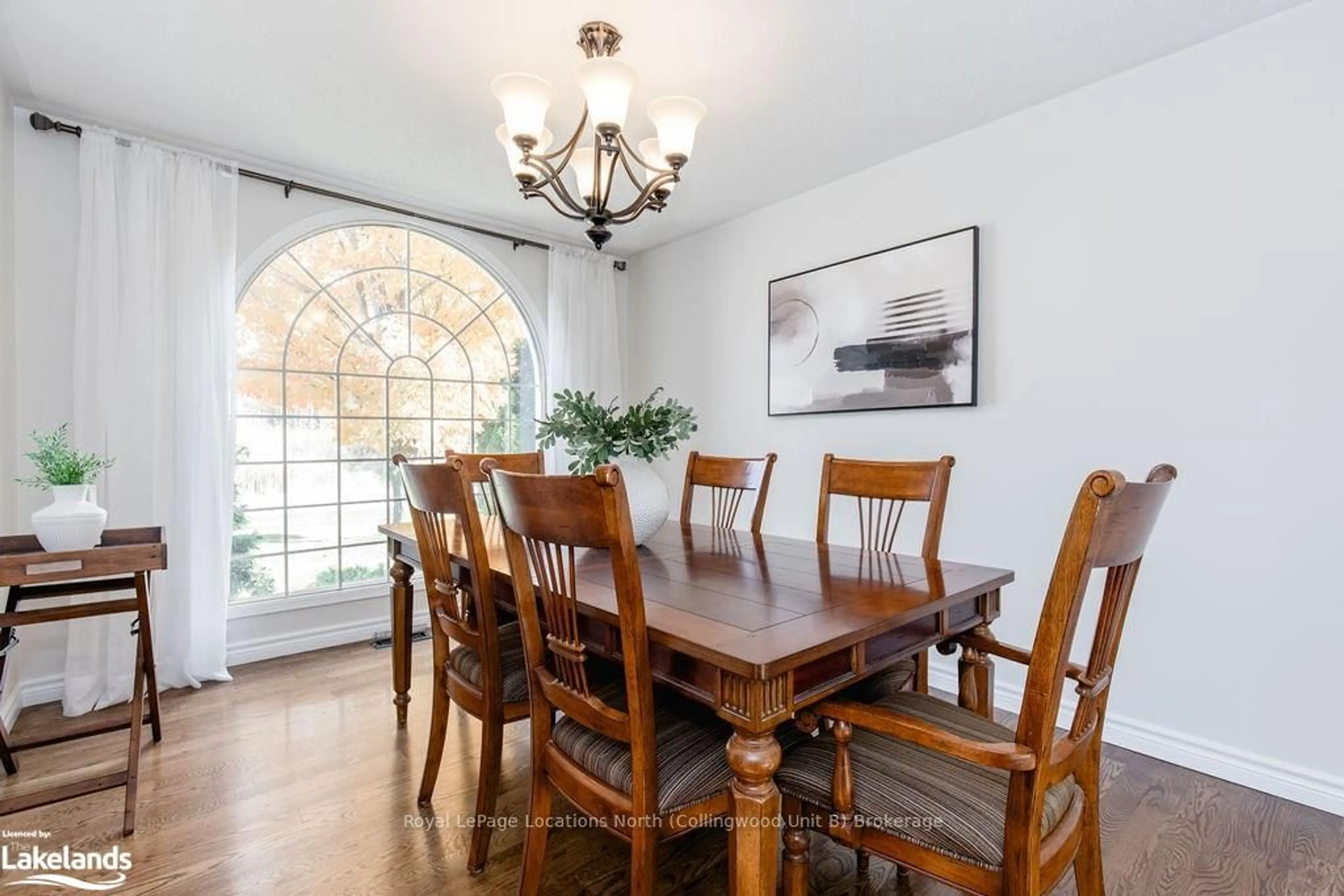 Dining room, wood floors, cottage for 3580 LINDA St, Innisfil Ontario L9S 2L2