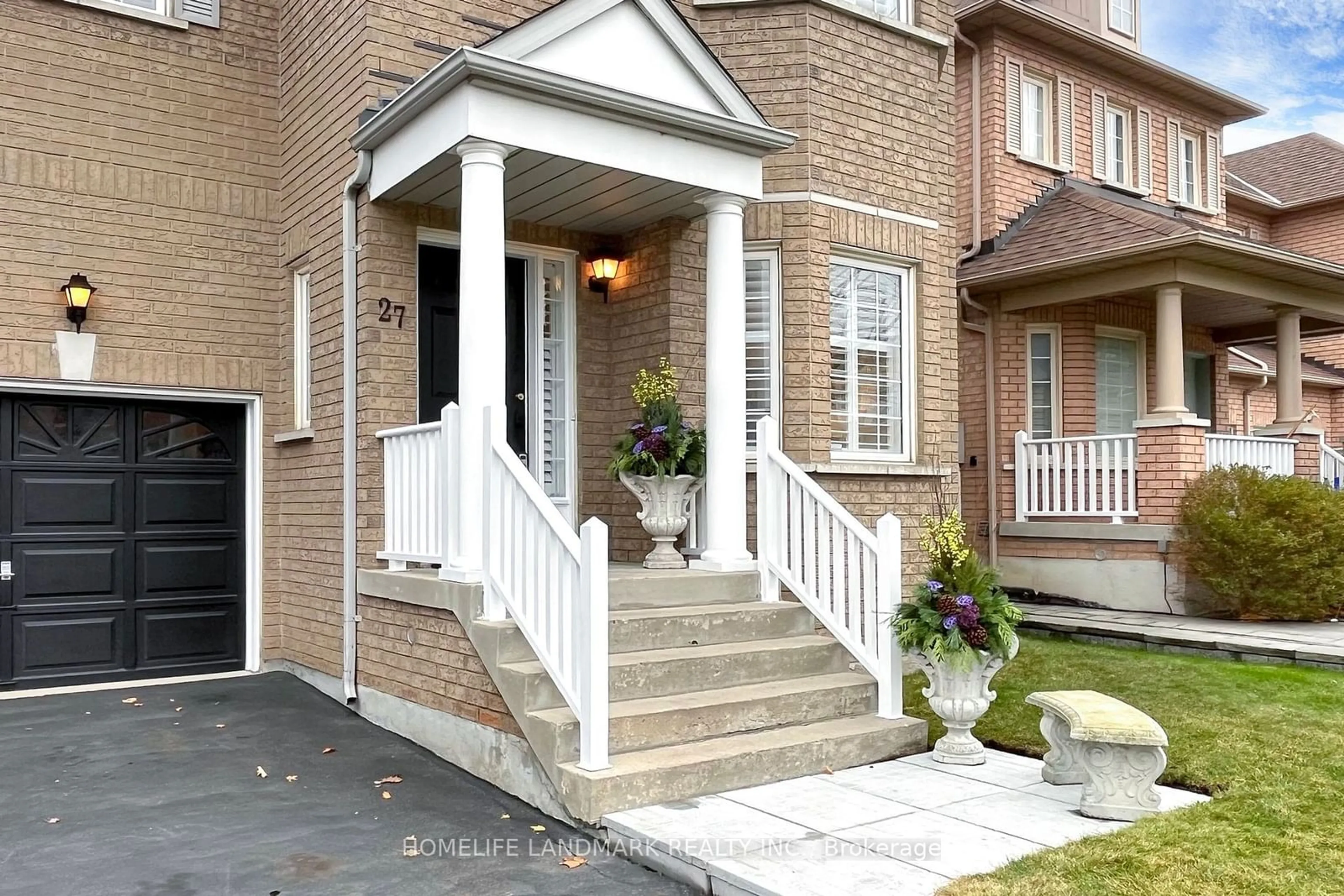 Home with brick exterior material for 27 Navarre St, Richmond Hill Ontario L4B 4H3