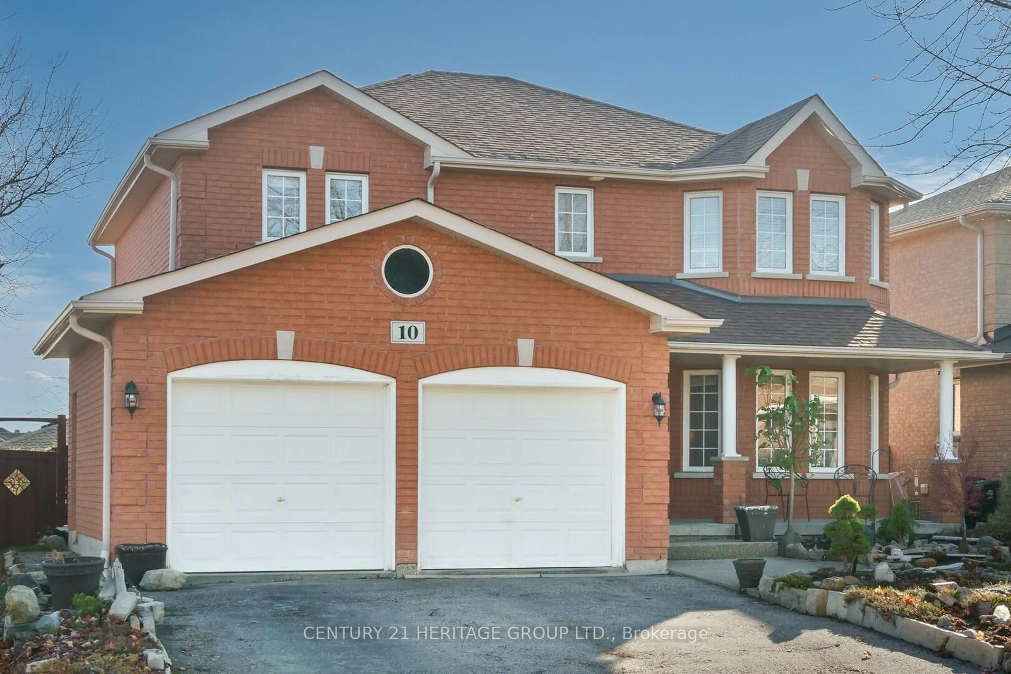 Frontside or backside of a home, the street view for 10 Taylor Crt, Bradford West Gwillimbury Ontario L3Z 3C6