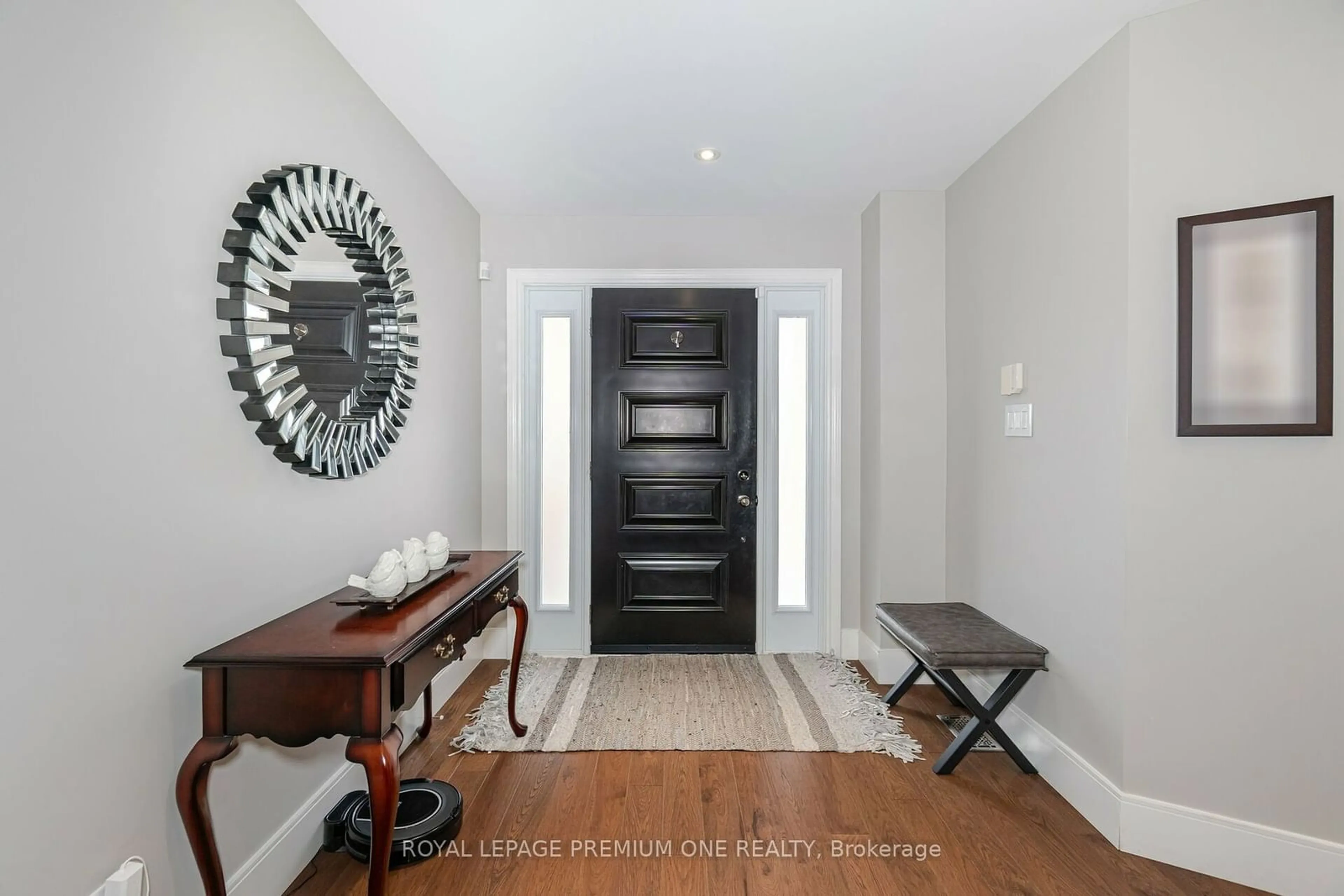 Indoor entryway, wood floors for 27 Giotto Cres, Vaughan Ontario L6A 3N7