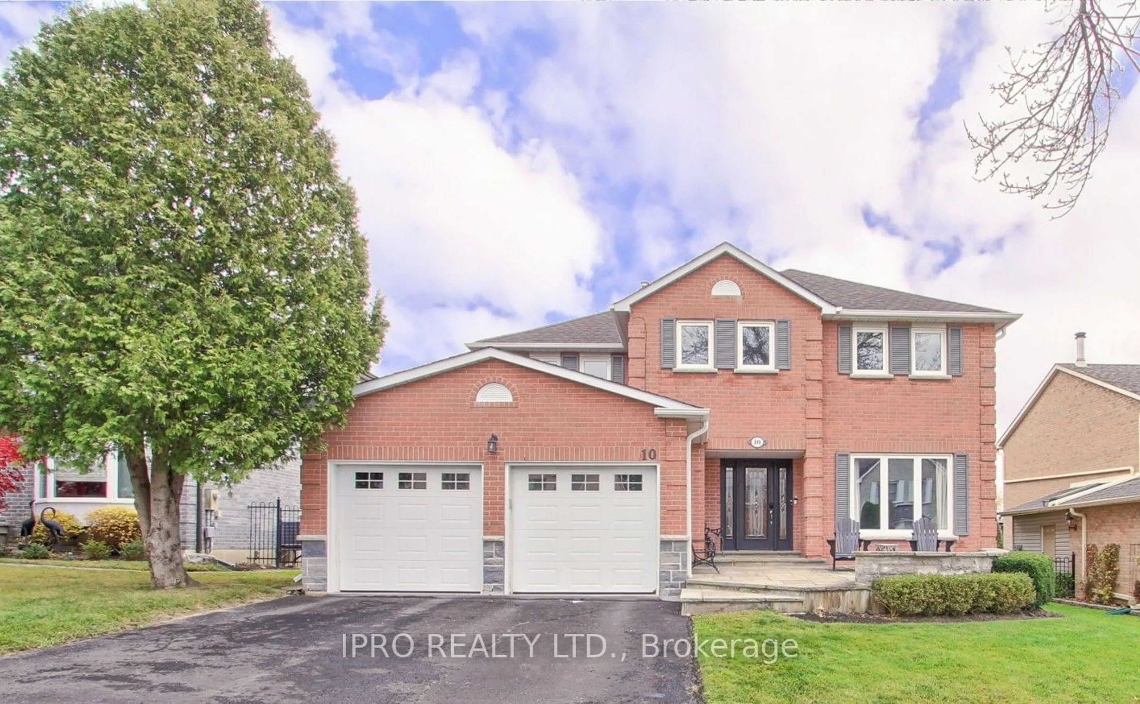 Home with brick exterior material for 10 Delayne Dr, Aurora Ontario L4G 5A9