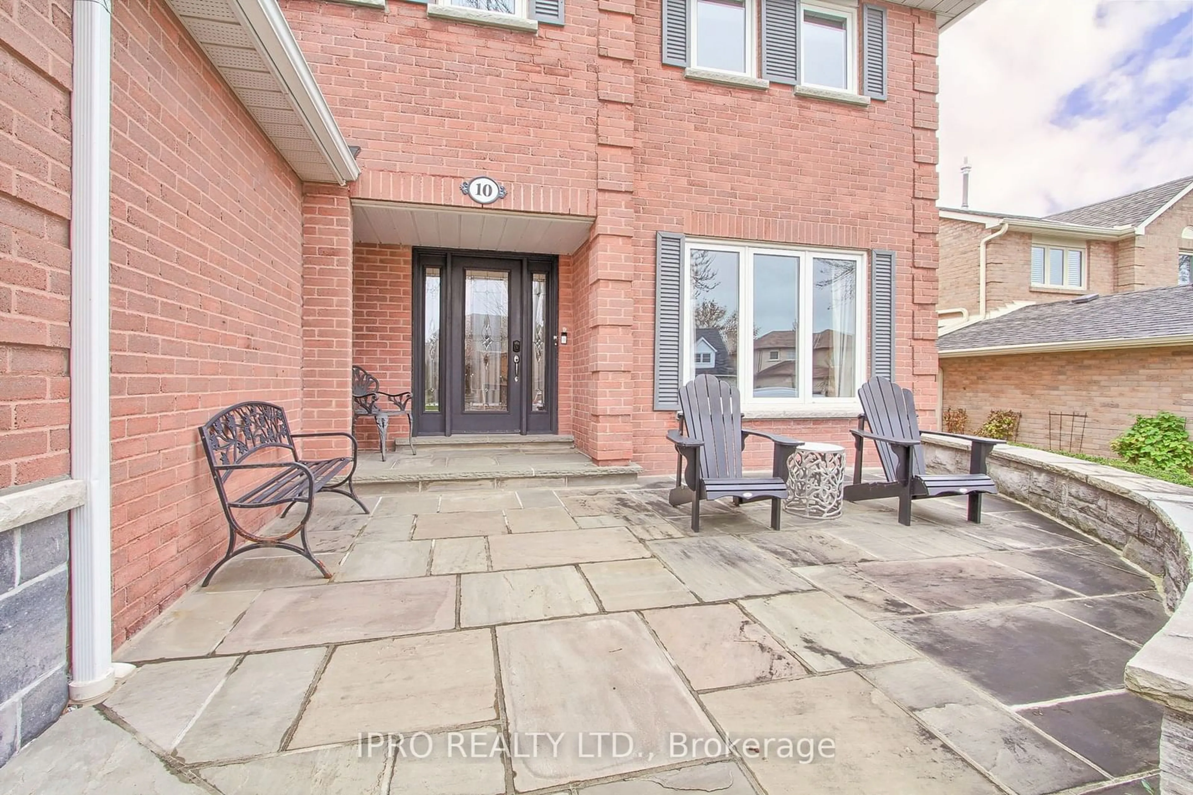 Patio, the street view for 10 Delayne Dr, Aurora Ontario L4G 5A9