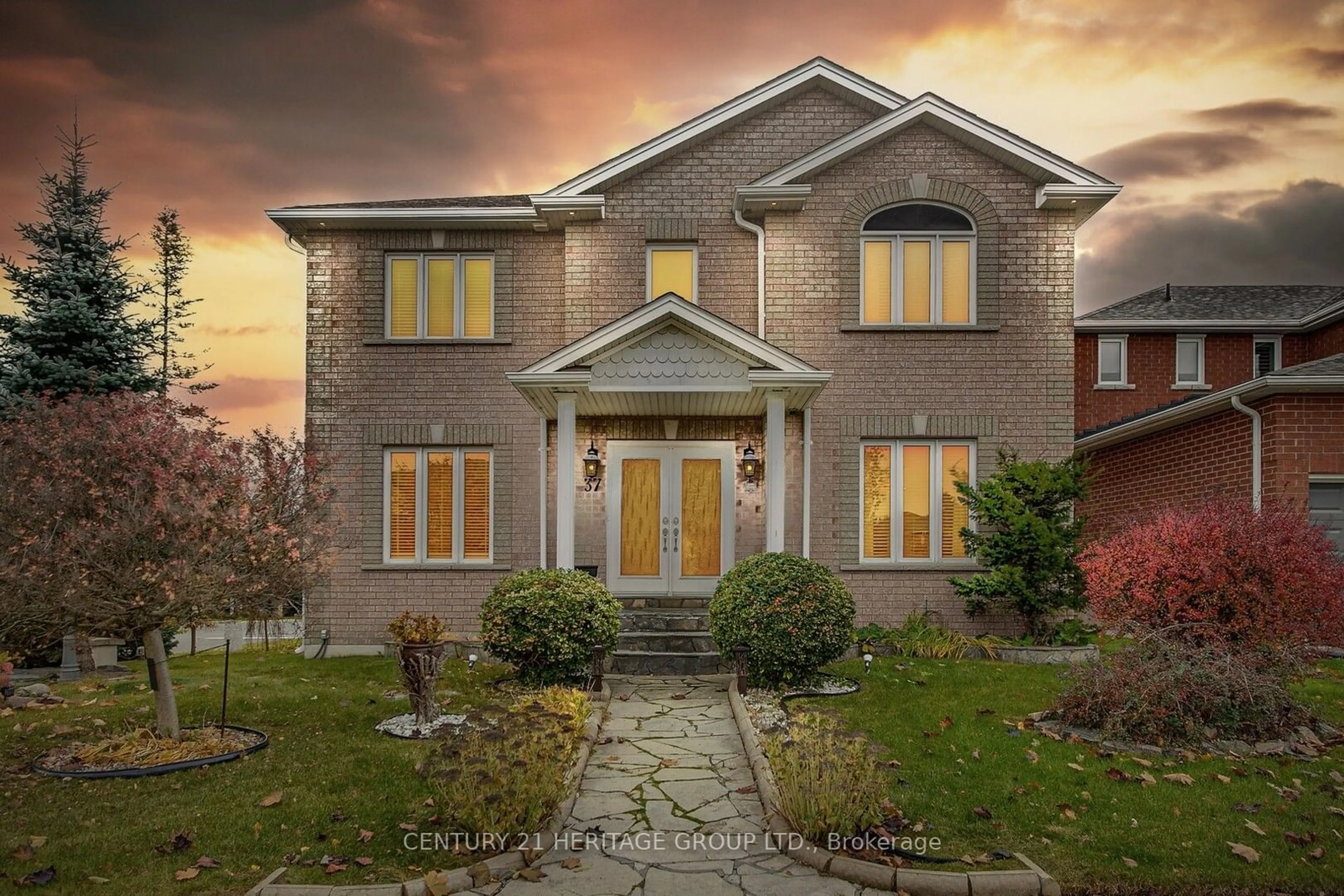 Home with brick exterior material for 37 Saint Ave, Bradford West Gwillimbury Ontario L3Z 3E6