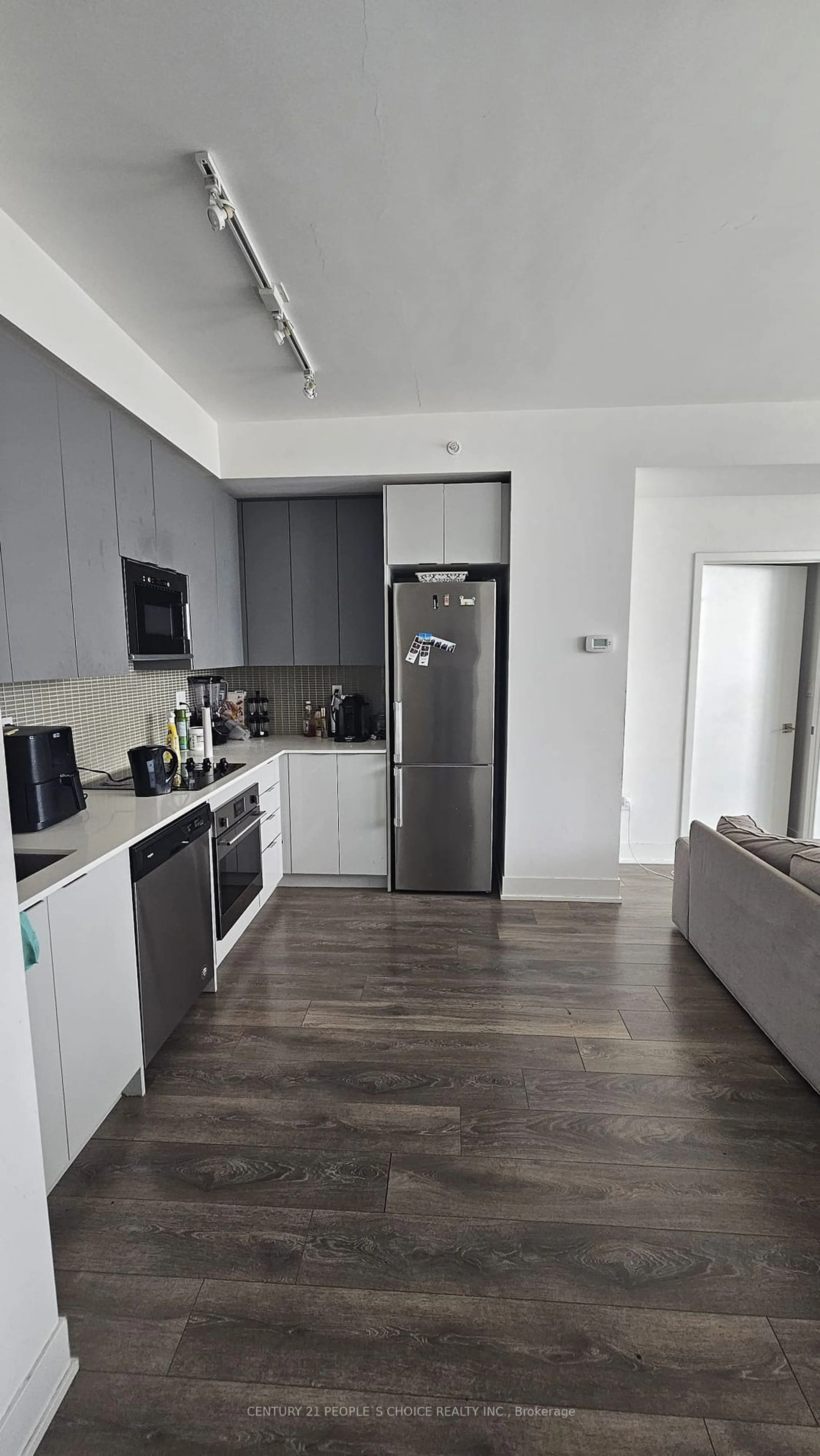 Open concept kitchen for 2916 Highway 7 #3207, Vaughan Ontario L4K 0K6