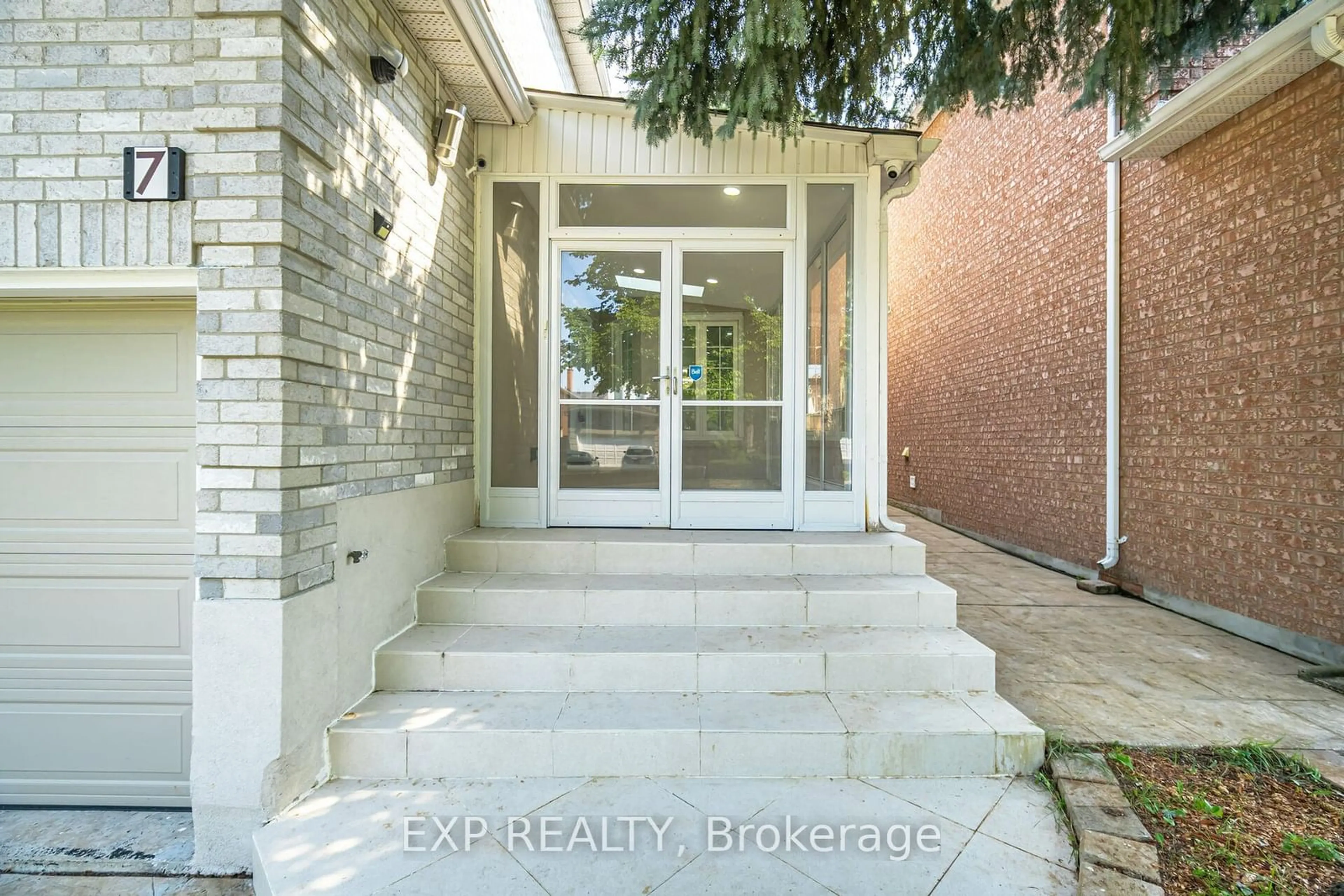 Indoor entryway, ceramic floors for 7 Glenbury Dr, Vaughan Ontario L4J 7X5