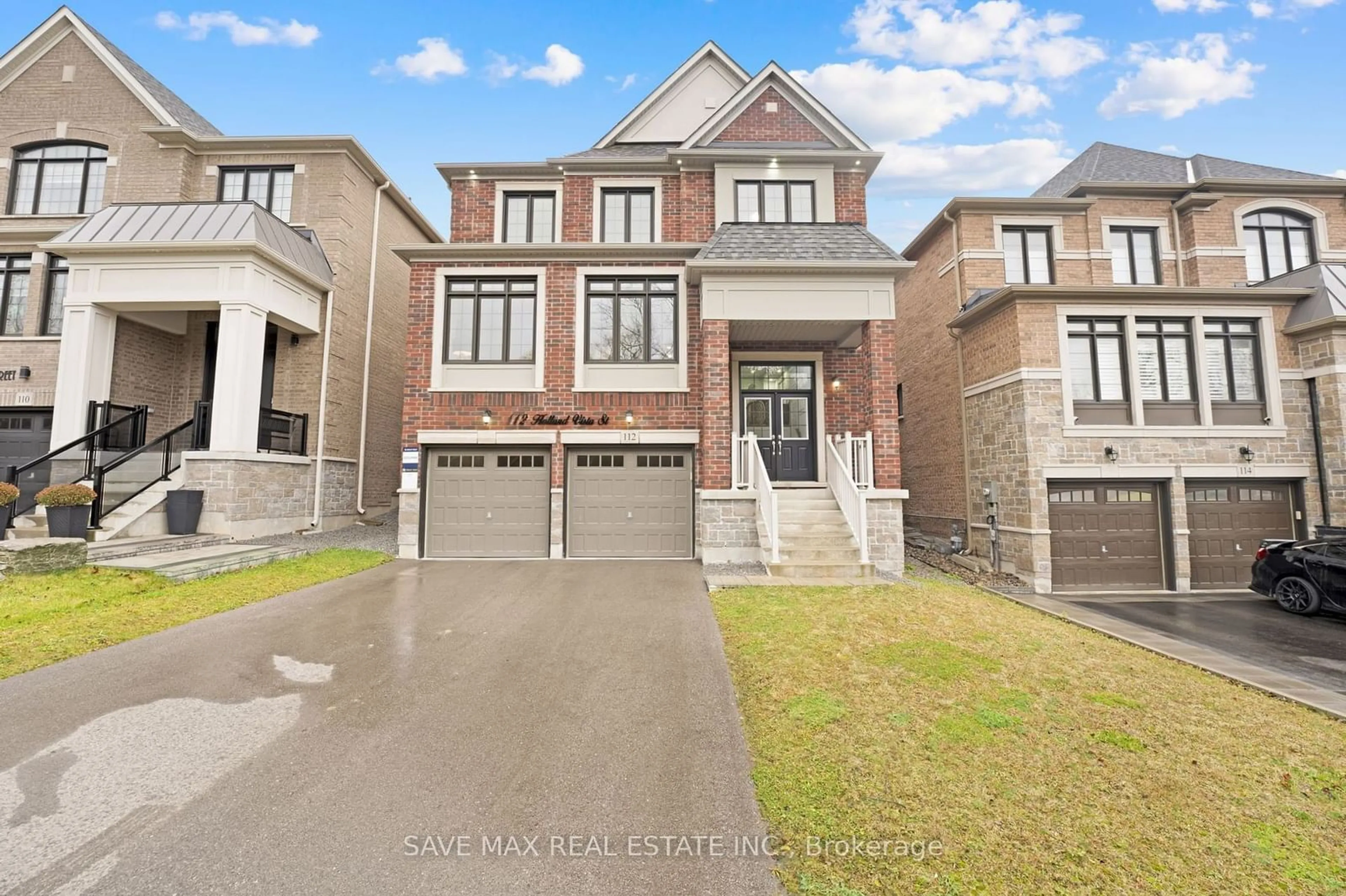 Frontside or backside of a home, the street view for 112 Holland Vista St, East Gwillimbury Ontario L9N 0T4