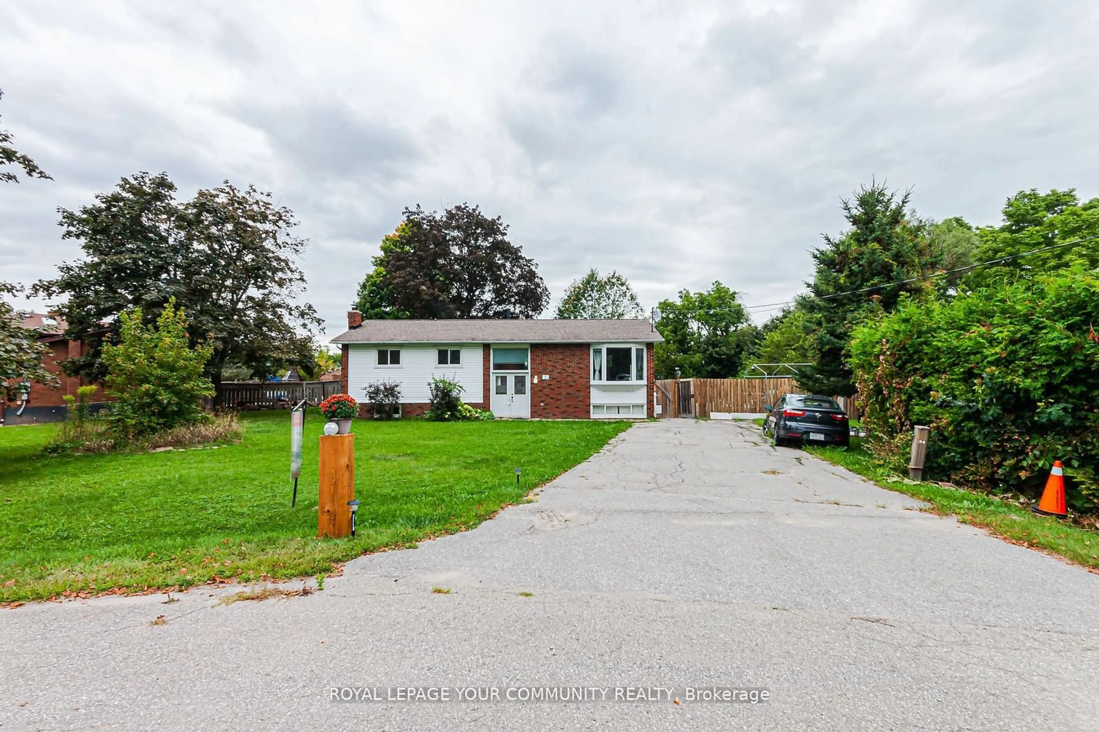 Frontside or backside of a home, the street view for 3 Lawndale Crt, Bradford West Gwillimbury Ontario L0G 1B0