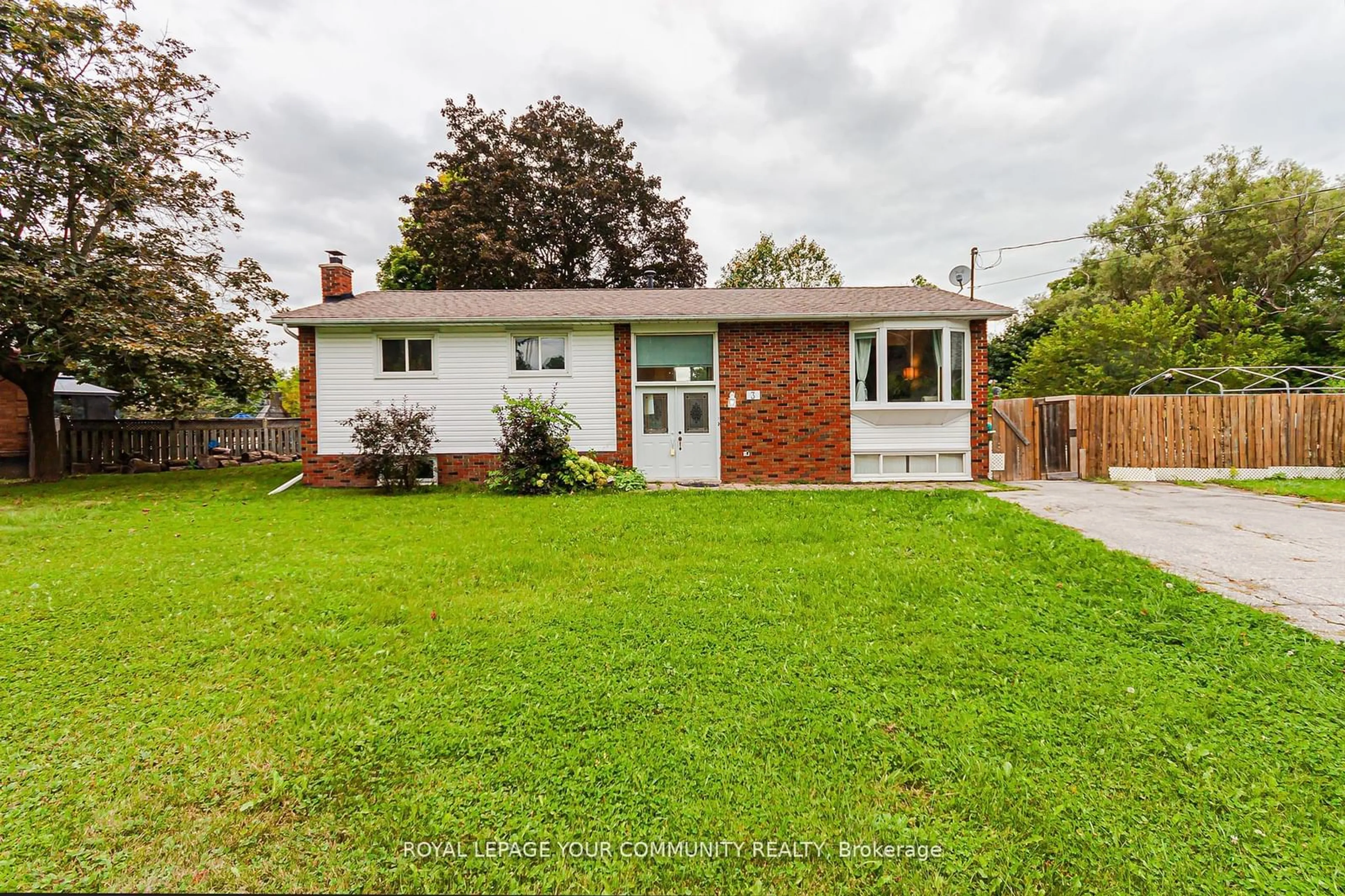 Frontside or backside of a home, the fenced backyard for 3 Lawndale Crt, Bradford West Gwillimbury Ontario L0G 1B0