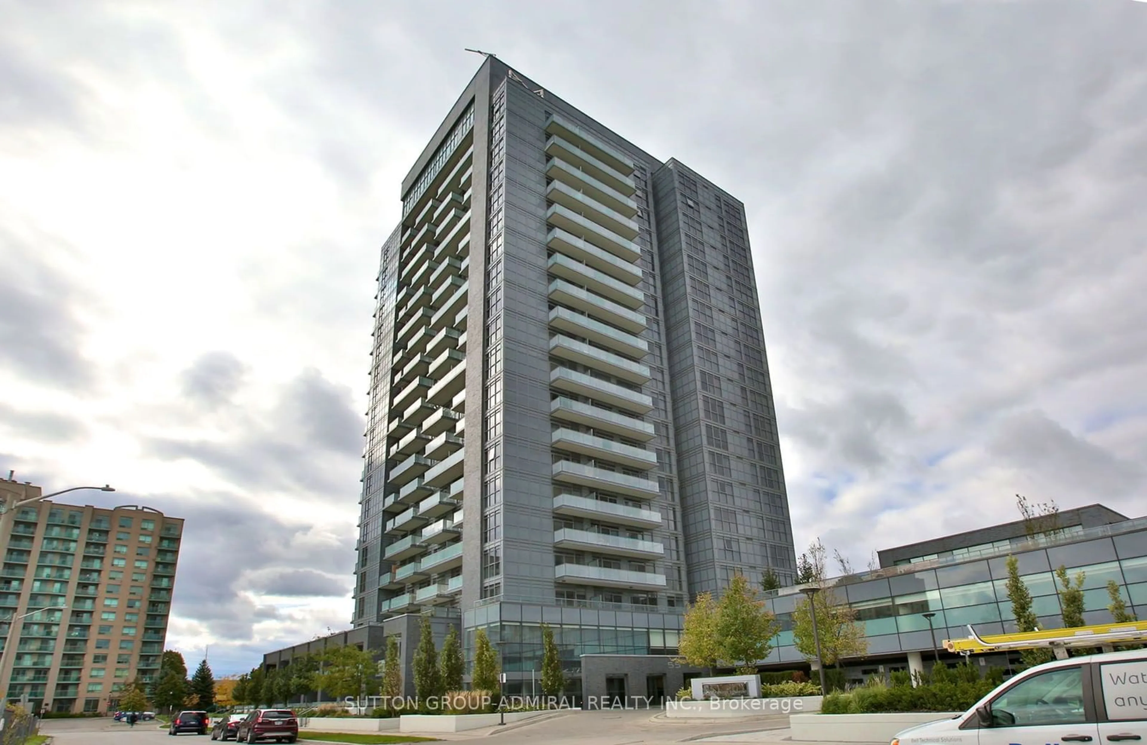 A pic from exterior of the house or condo, the front or back of building for 55 Oneida Cres #302, Richmond Hill Ontario L4B 0E8