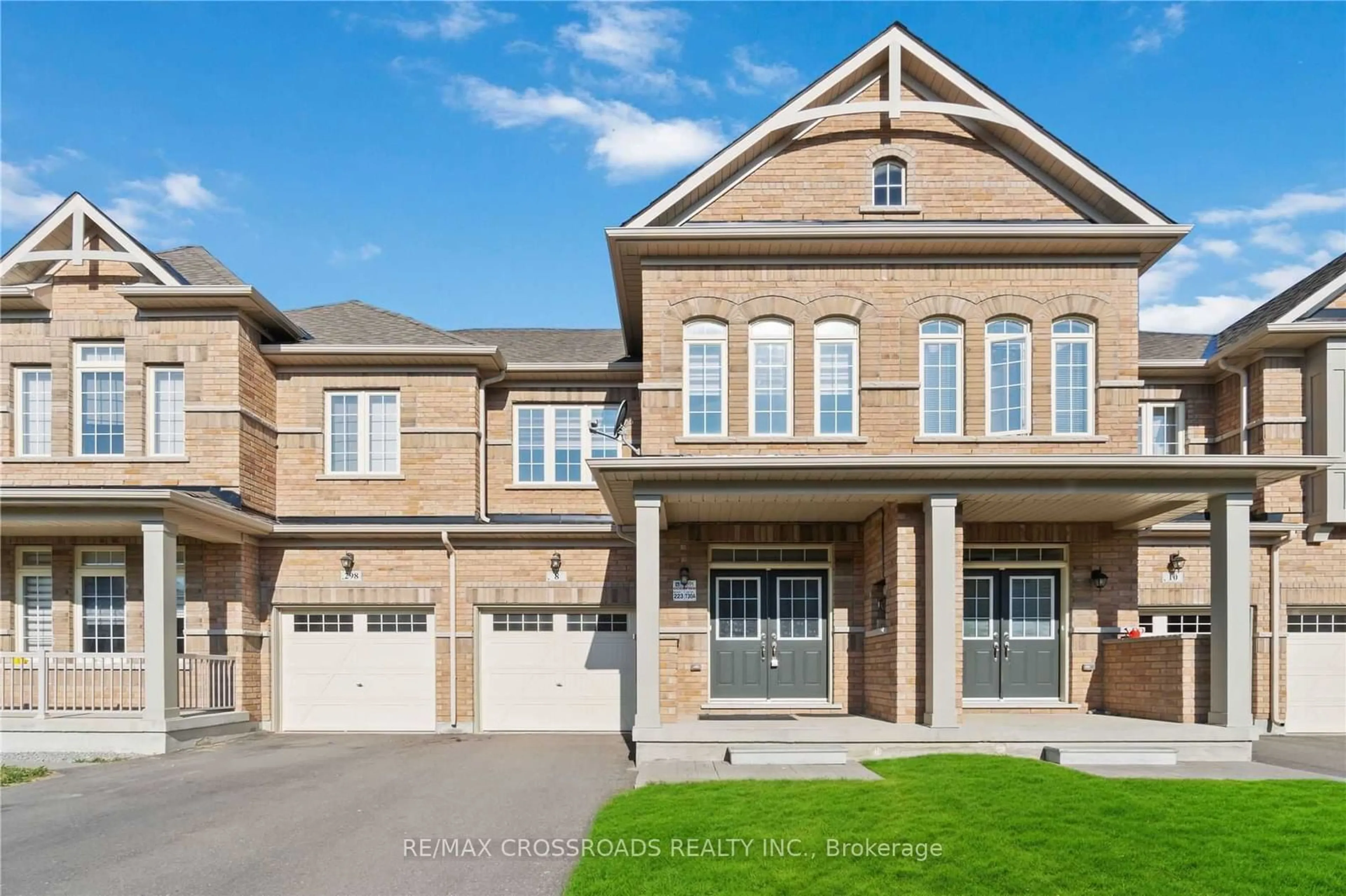 Home with brick exterior material for 8 Hancock St, Aurora Ontario L4G 1B7