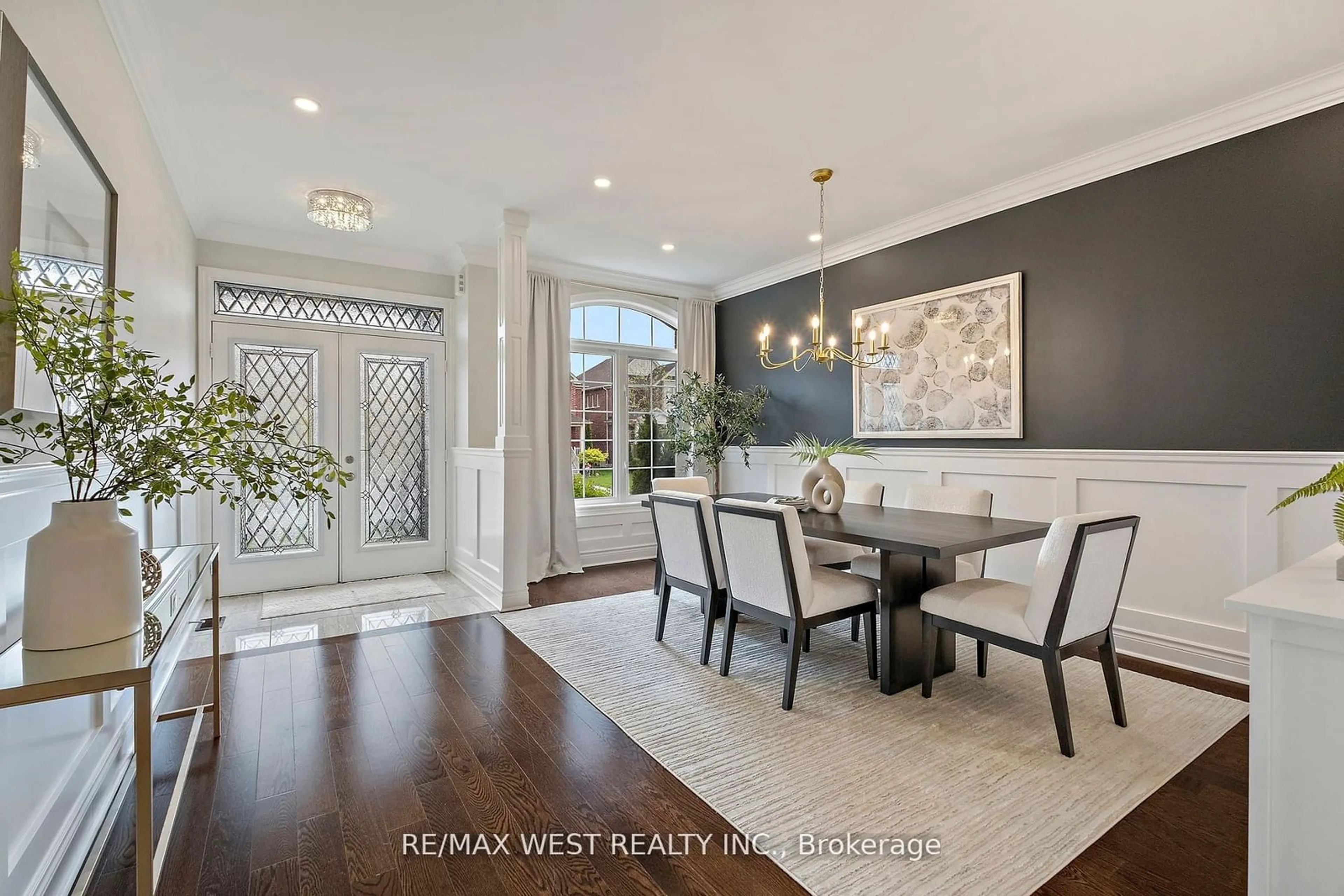 Dining room, wood floors for 64 Weaver Terr, New Tecumseth Ontario L0G 1W0