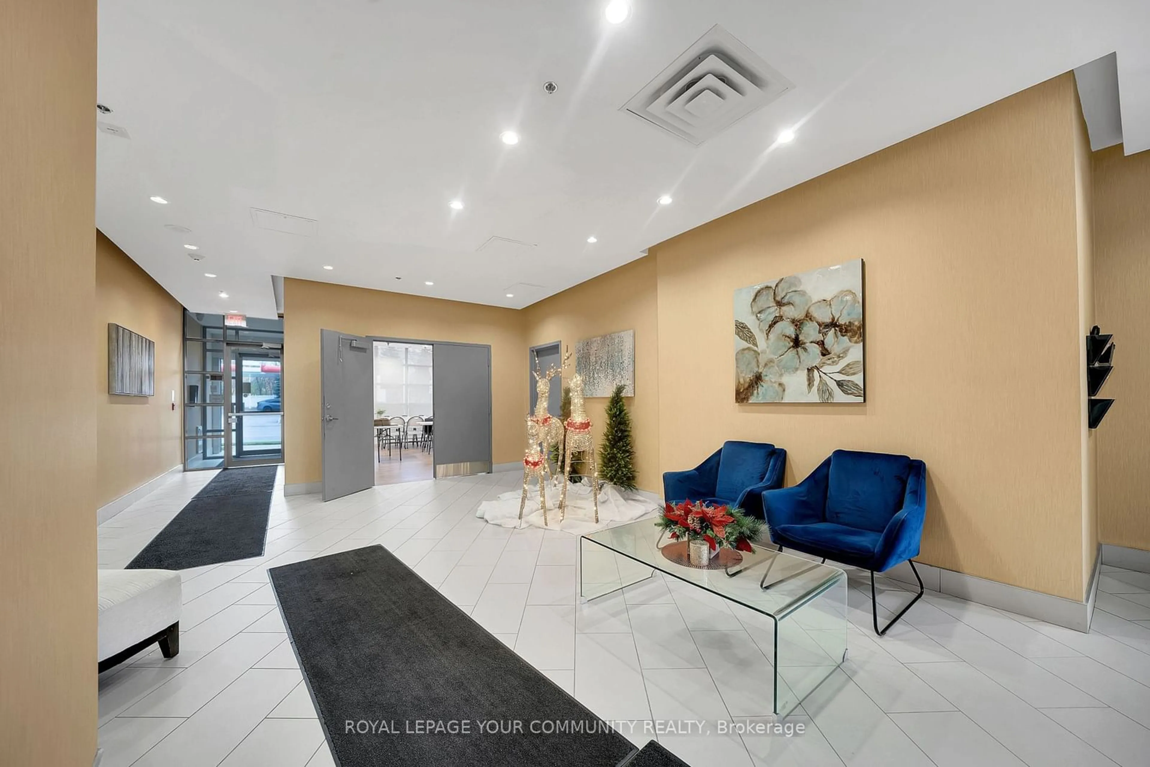 Indoor lobby, ceramic floors for 7730 Kipling Ave #207, Vaughan Ontario L4L 1Y9