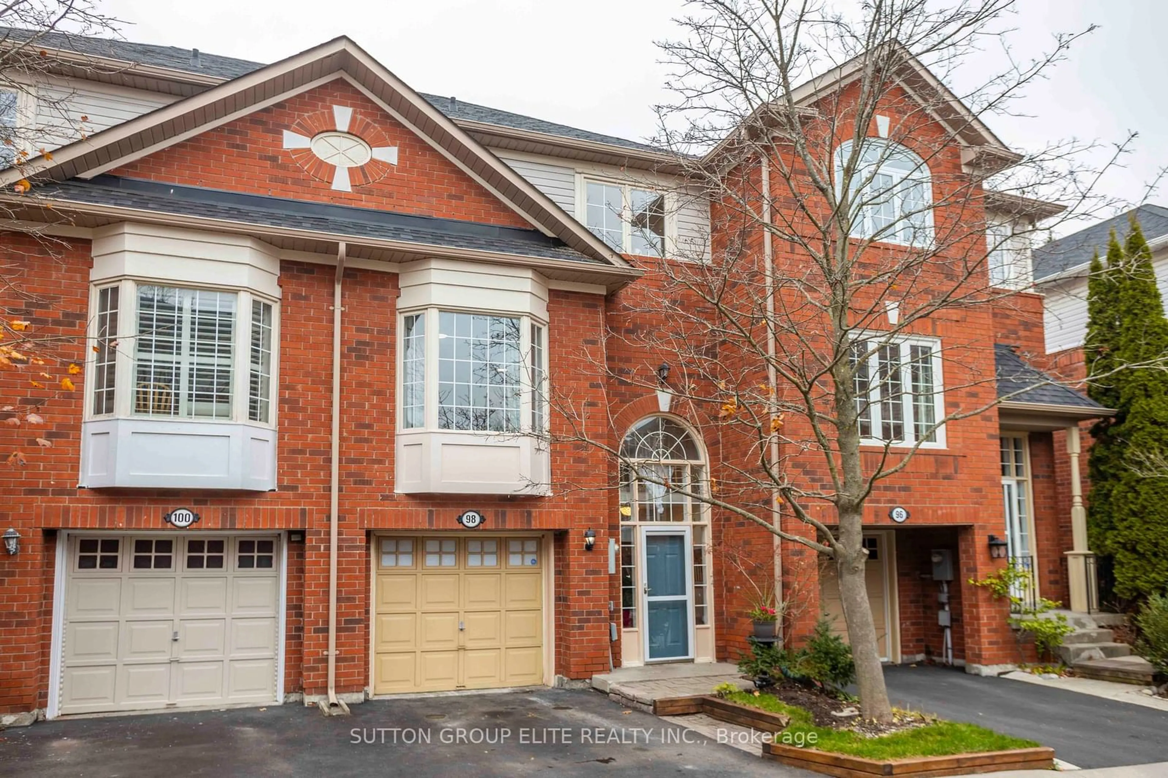 A pic from exterior of the house or condo, the street view for 98 Mosaics Ave, Aurora Ontario L4G 7L5