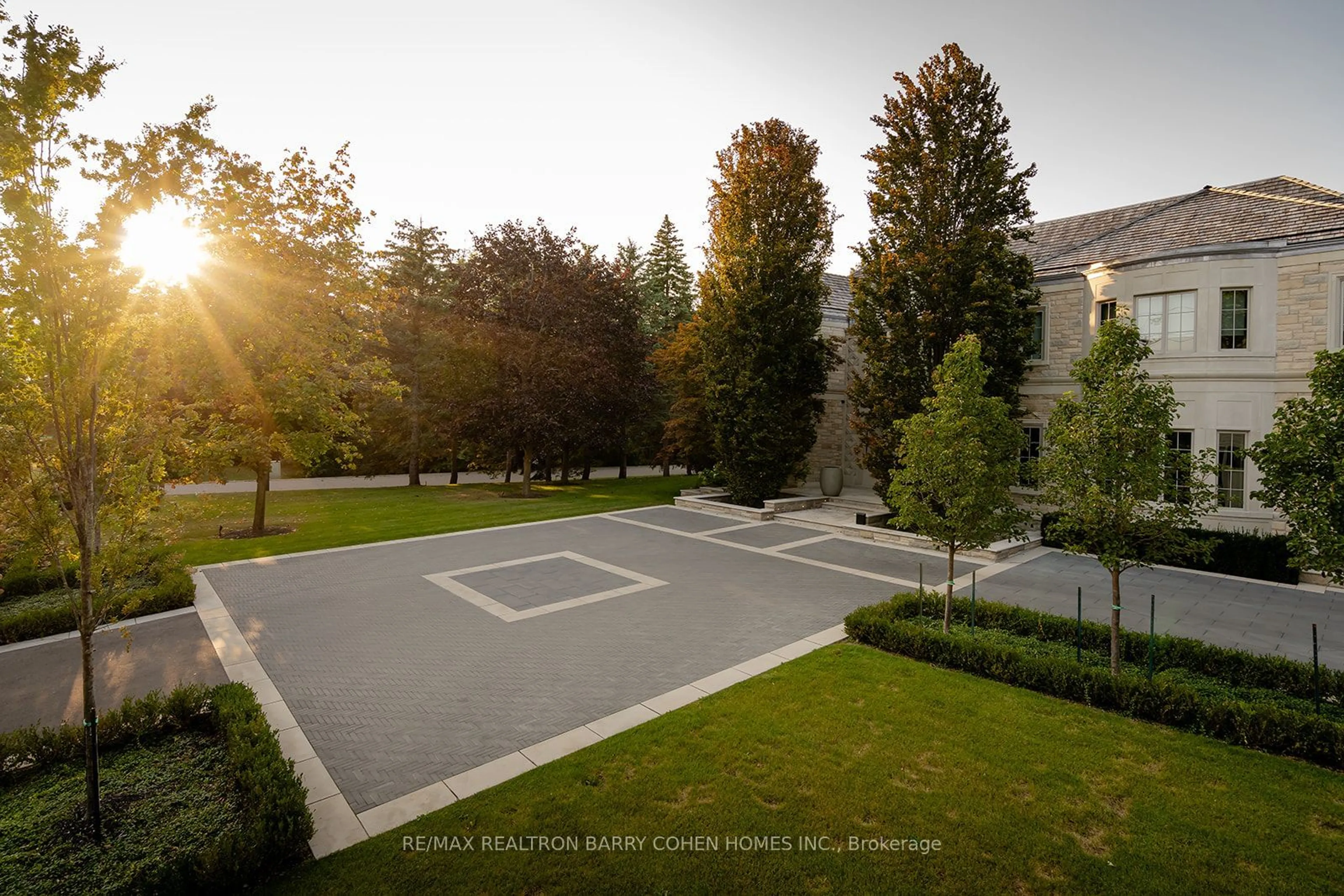 Patio, the street view for 186 Pine Valley Cres, Vaughan Ontario L4L 2W5