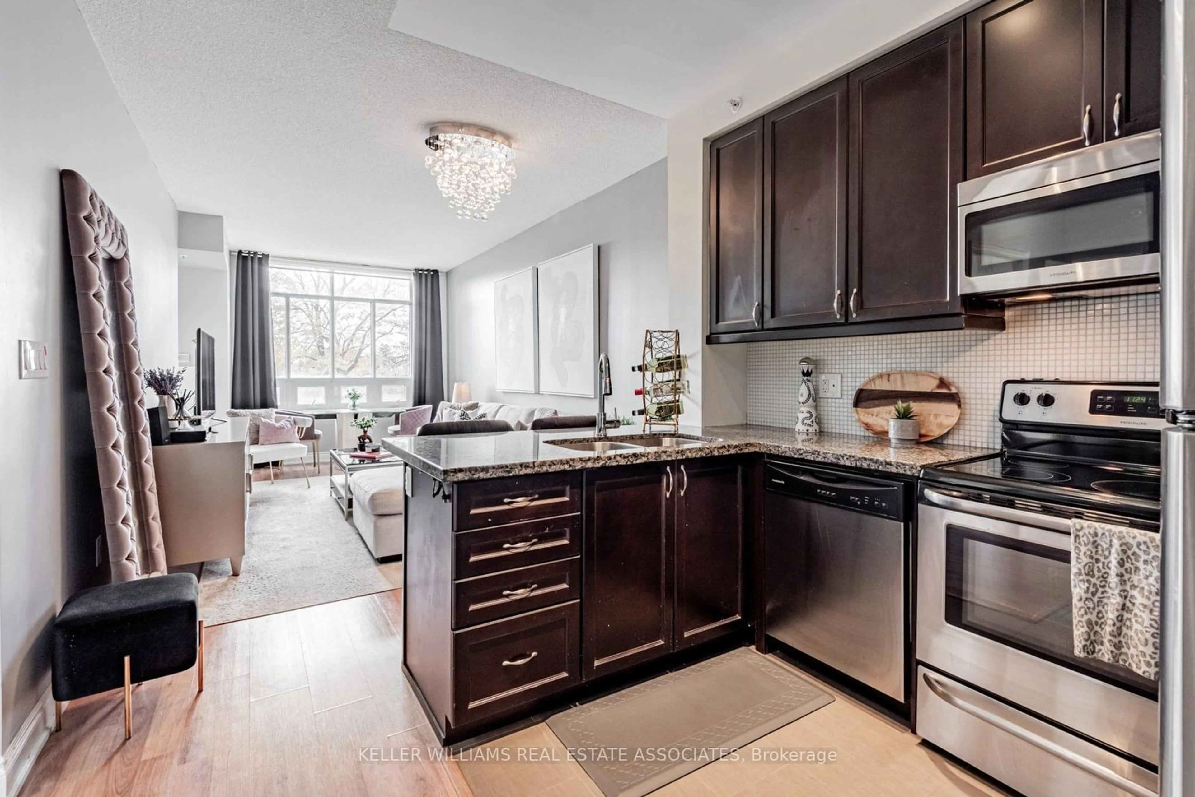 Open concept kitchen for 2369 Major Mackenzie Dr #210, Vaughan Ontario L6A 3Y7