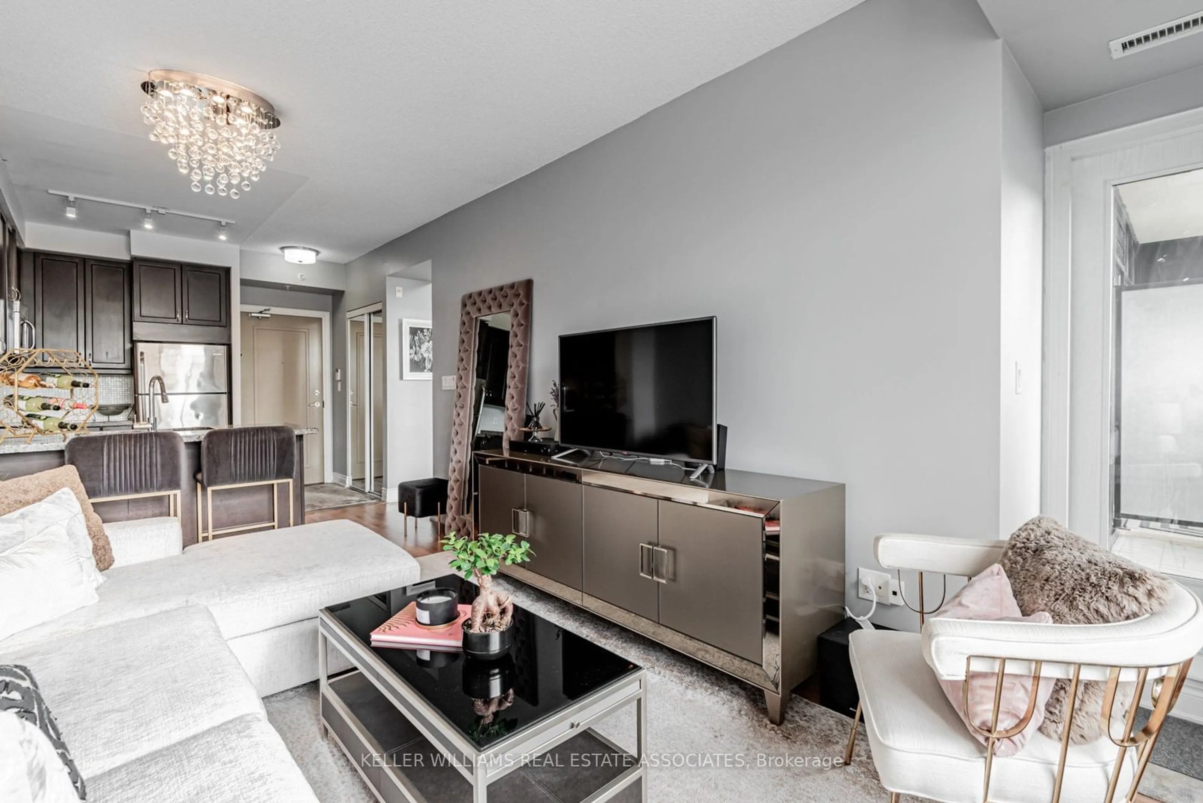 Living room, cement floor for 2396 Major Mackenzie Dr #210, Vaughan Ontario L6A 3Y7