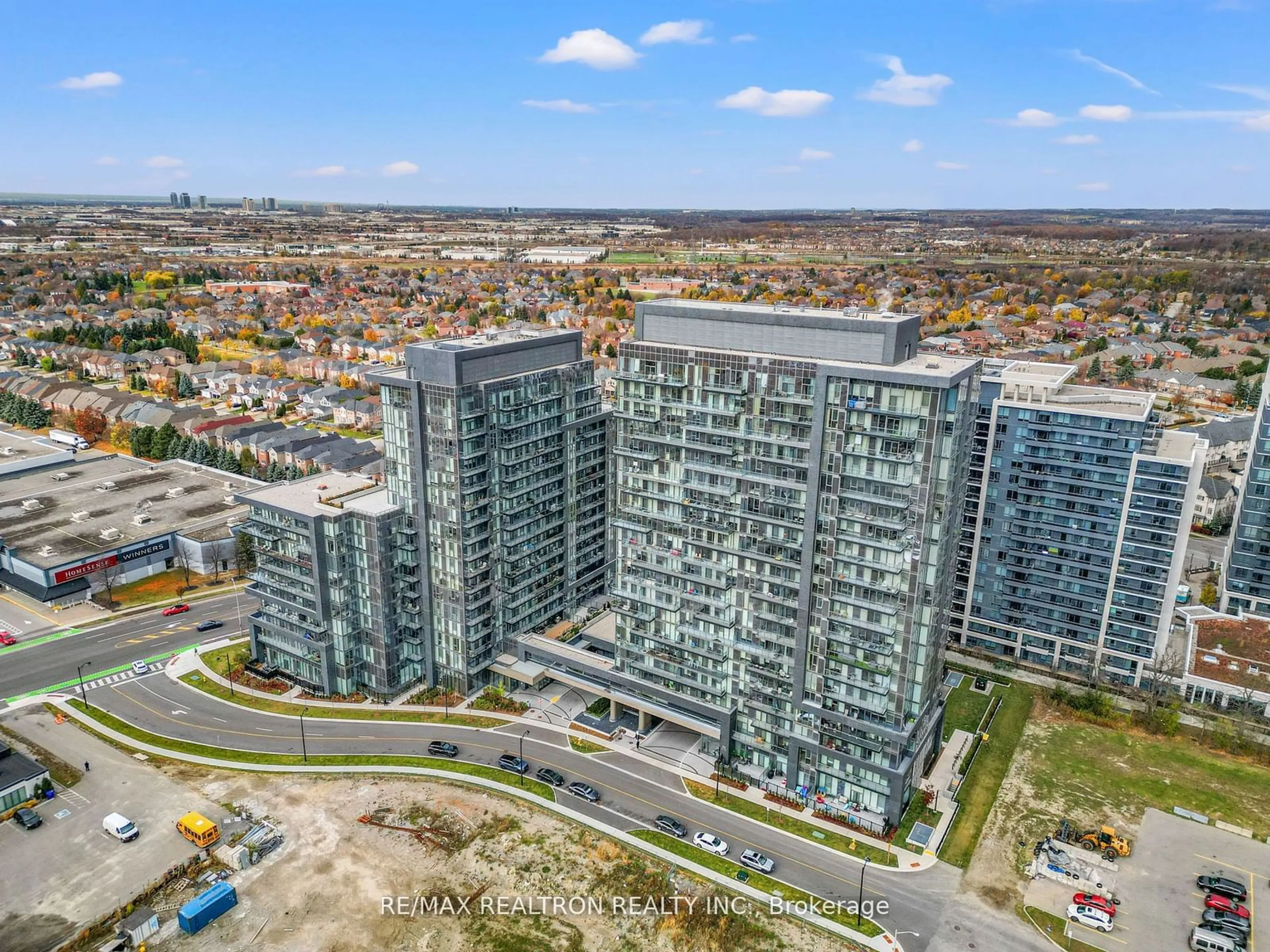 A pic from exterior of the house or condo, the view of city buildings for 10 Gatineau Dr #714, Vaughan Ontario L4J 0L2