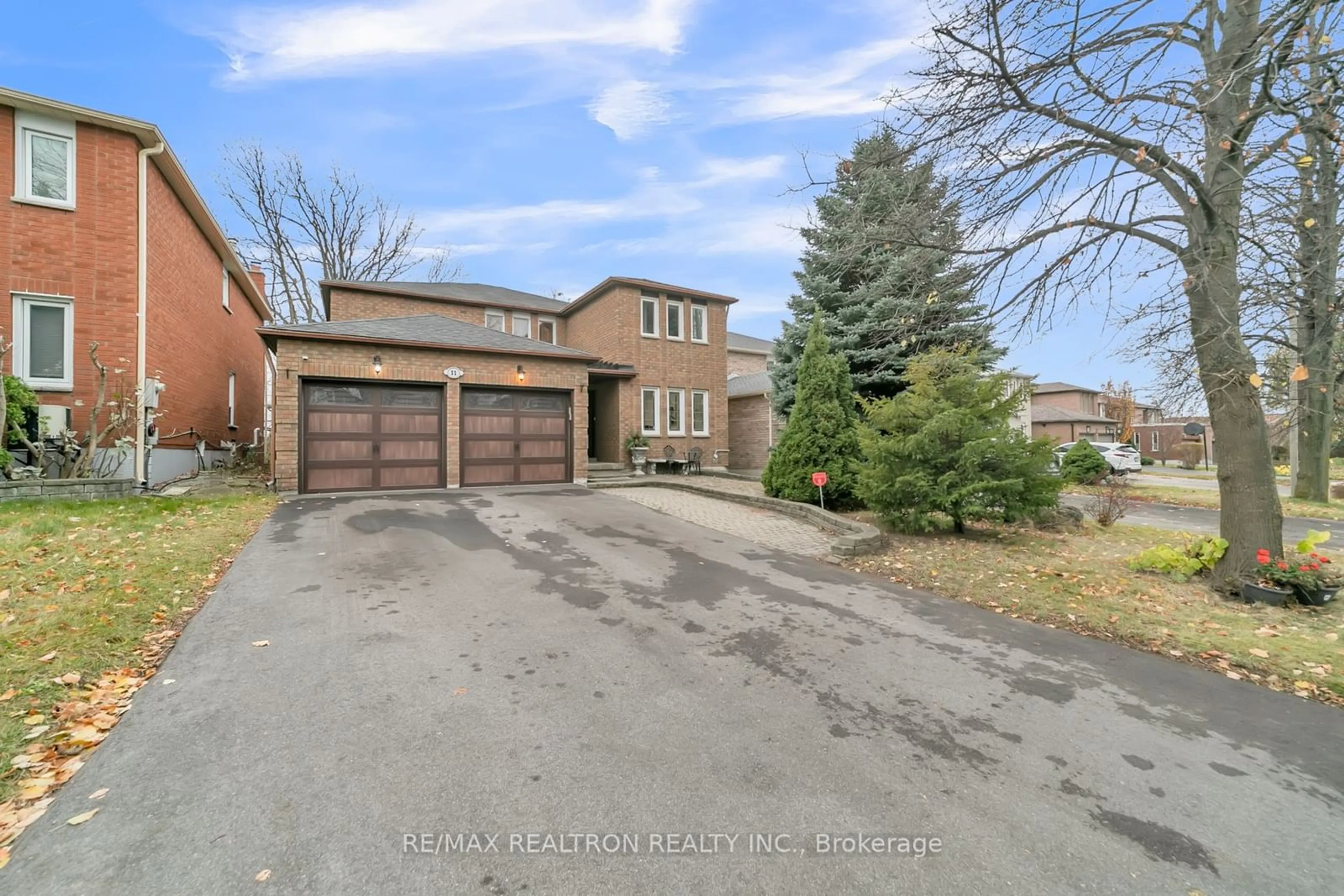 Frontside or backside of a home, the street view for 11 Trafalgar Sq, Vaughan Ontario L4J 7M6