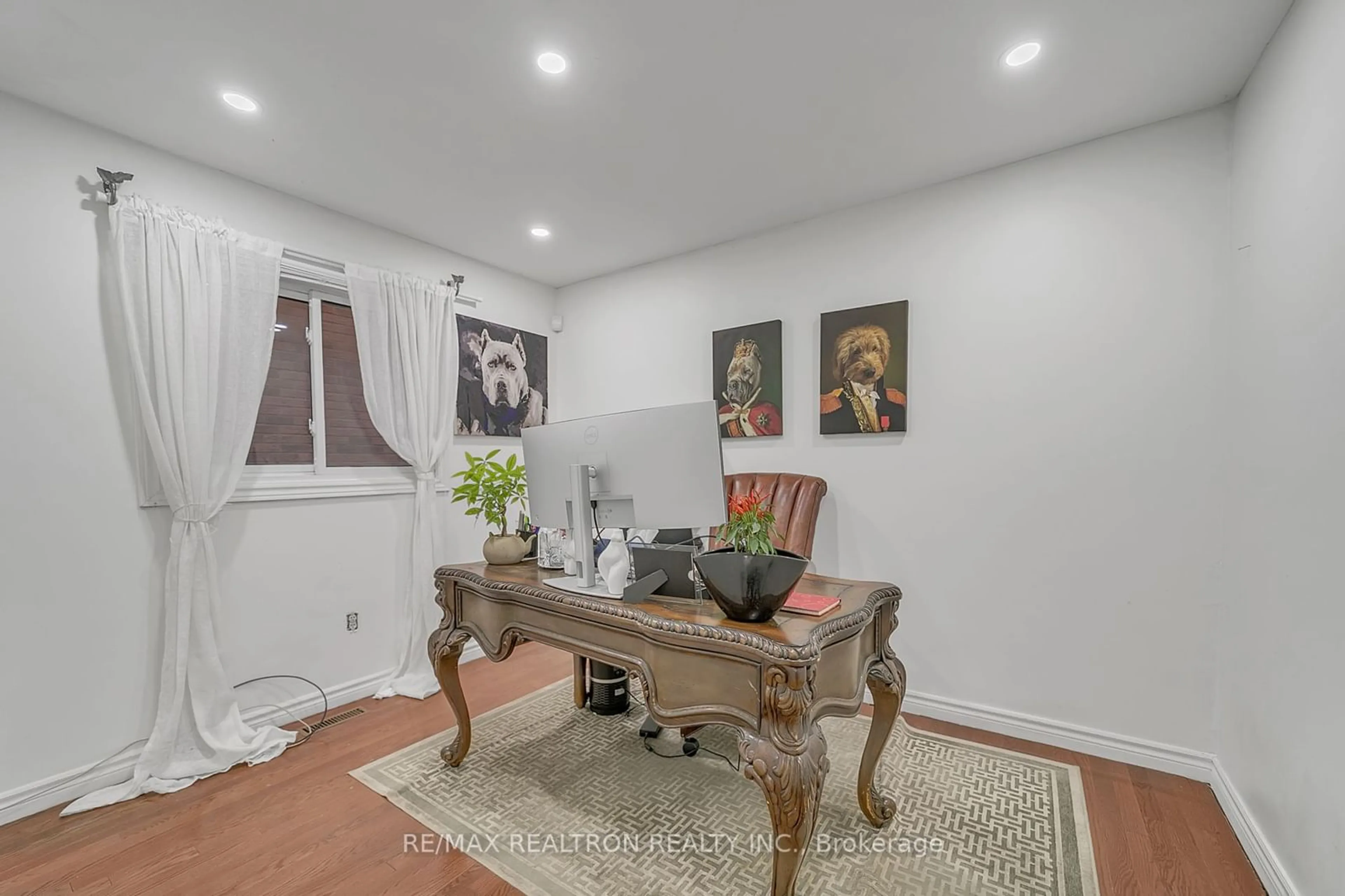 Living room, wood floors for 11 Trafalgar Sq, Vaughan Ontario L4J 7M6