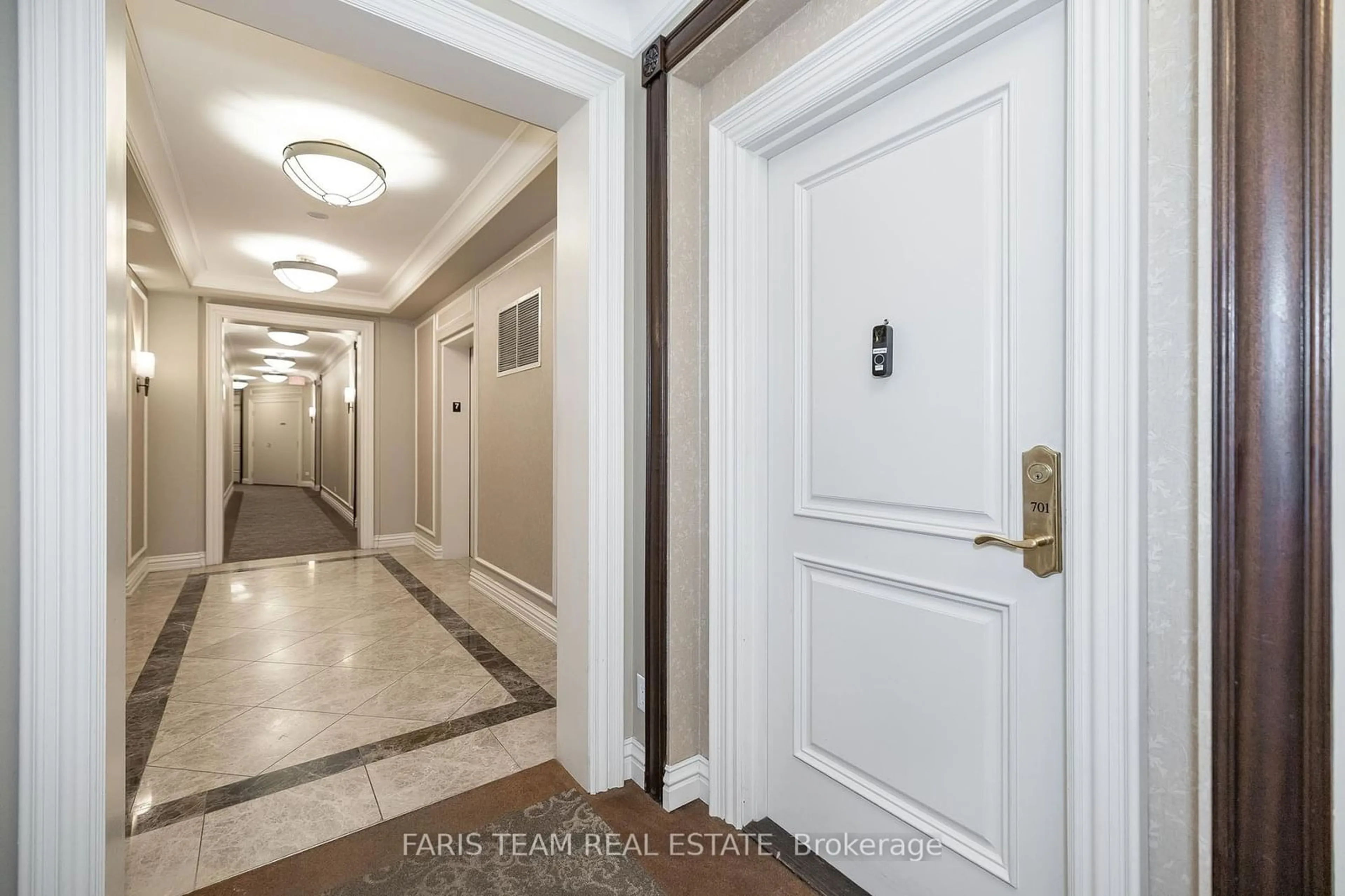 Indoor foyer, wood floors for 9235 Jane St #701, Vaughan Ontario L6A 0J8