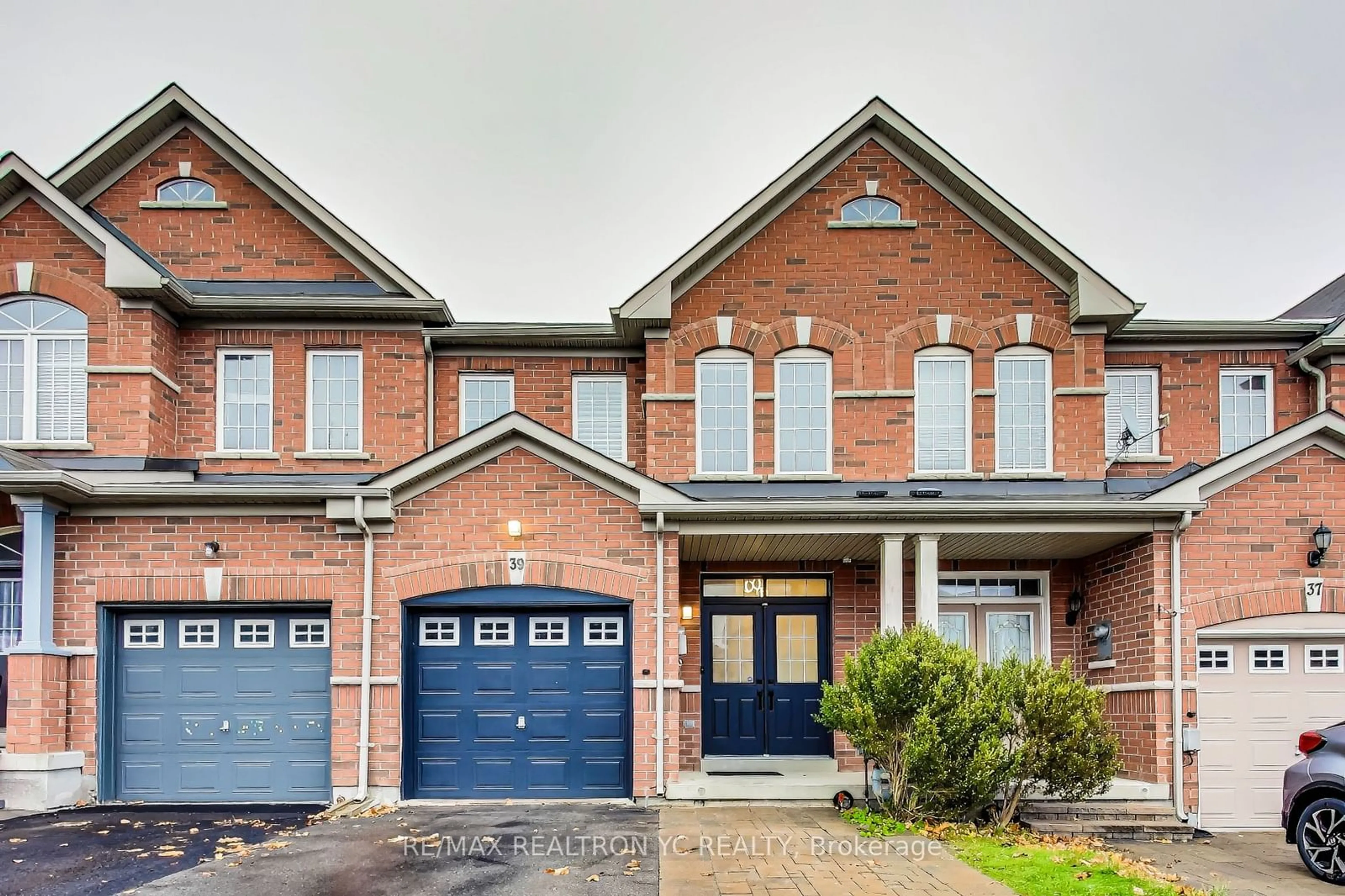 A pic from exterior of the house or condo, the street view for 39 Catalpa Cres, Vaughan Ontario L6A 0R6