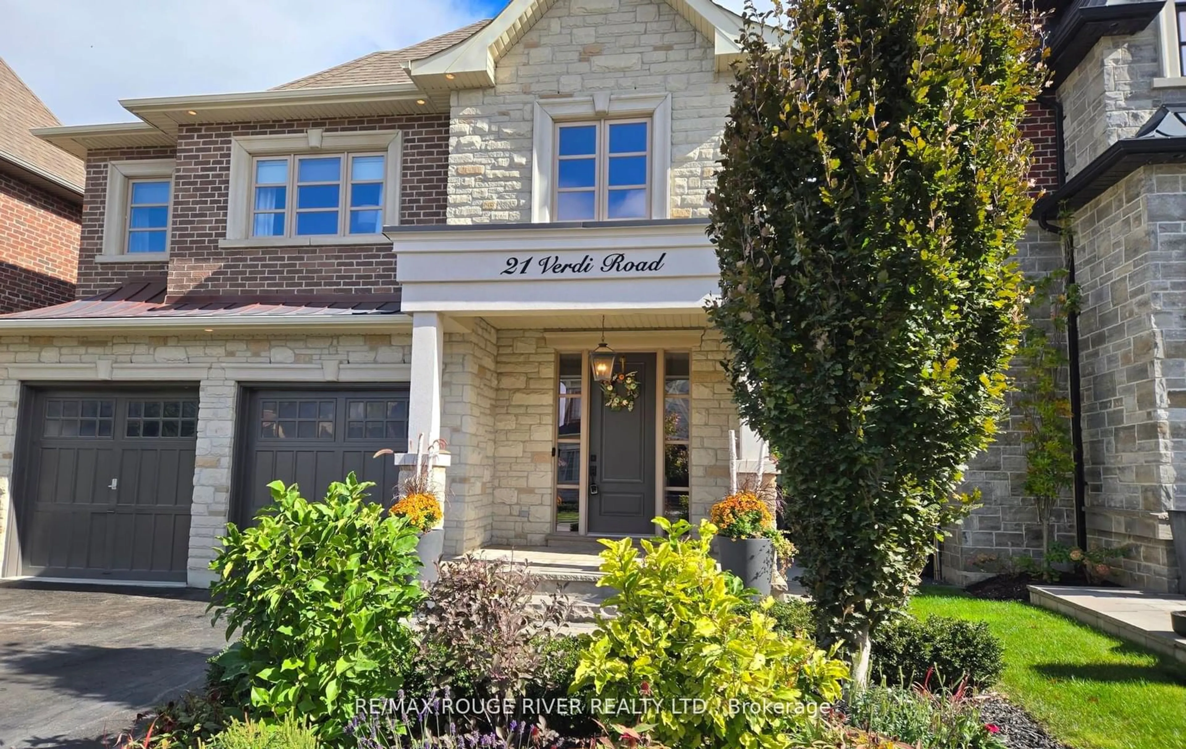 Home with brick exterior material for 21 Verdi Rd, Richmond Hill Ontario L4E 4P9