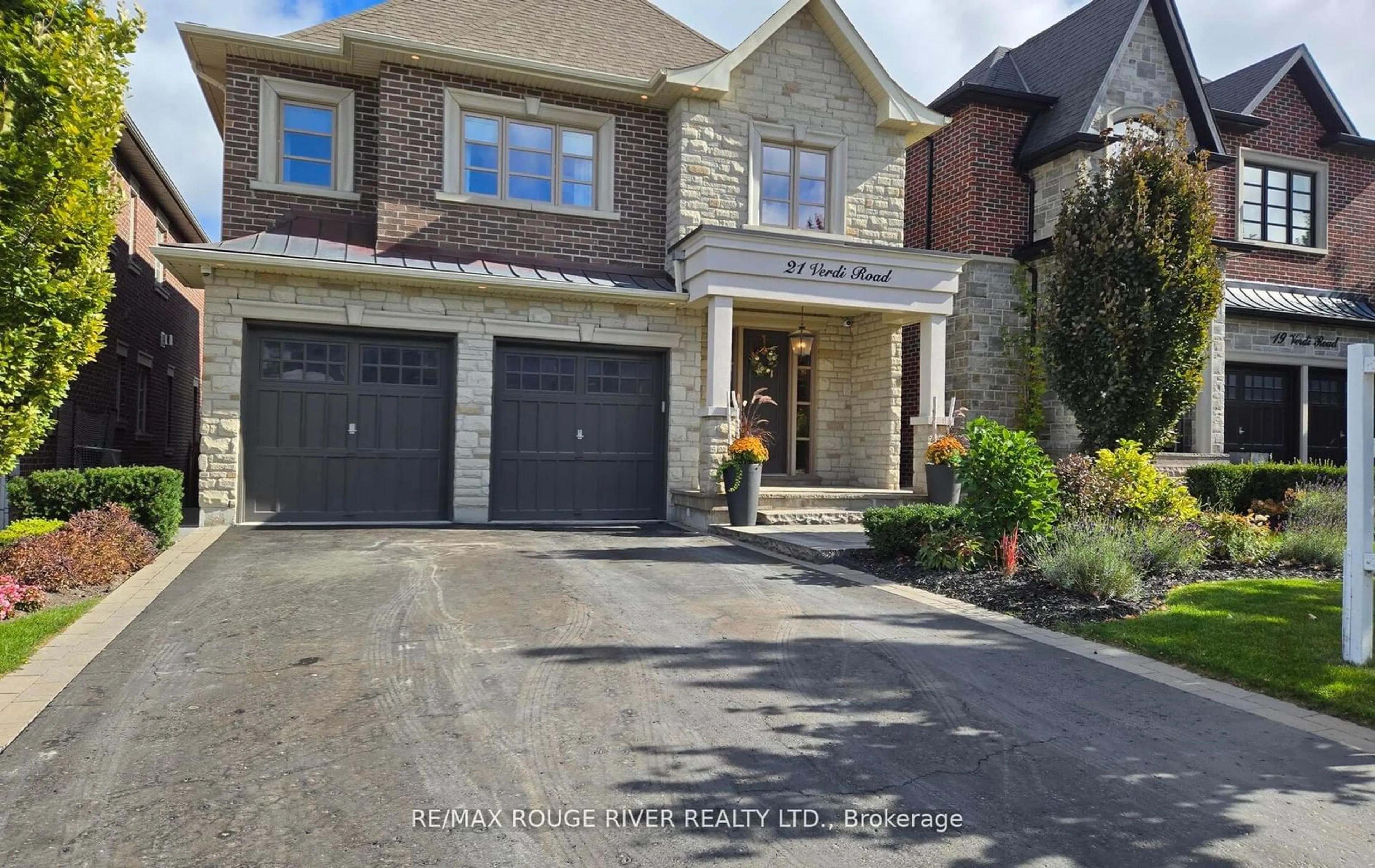 Home with brick exterior material for 21 Verdi Rd, Richmond Hill Ontario L4E 4P9