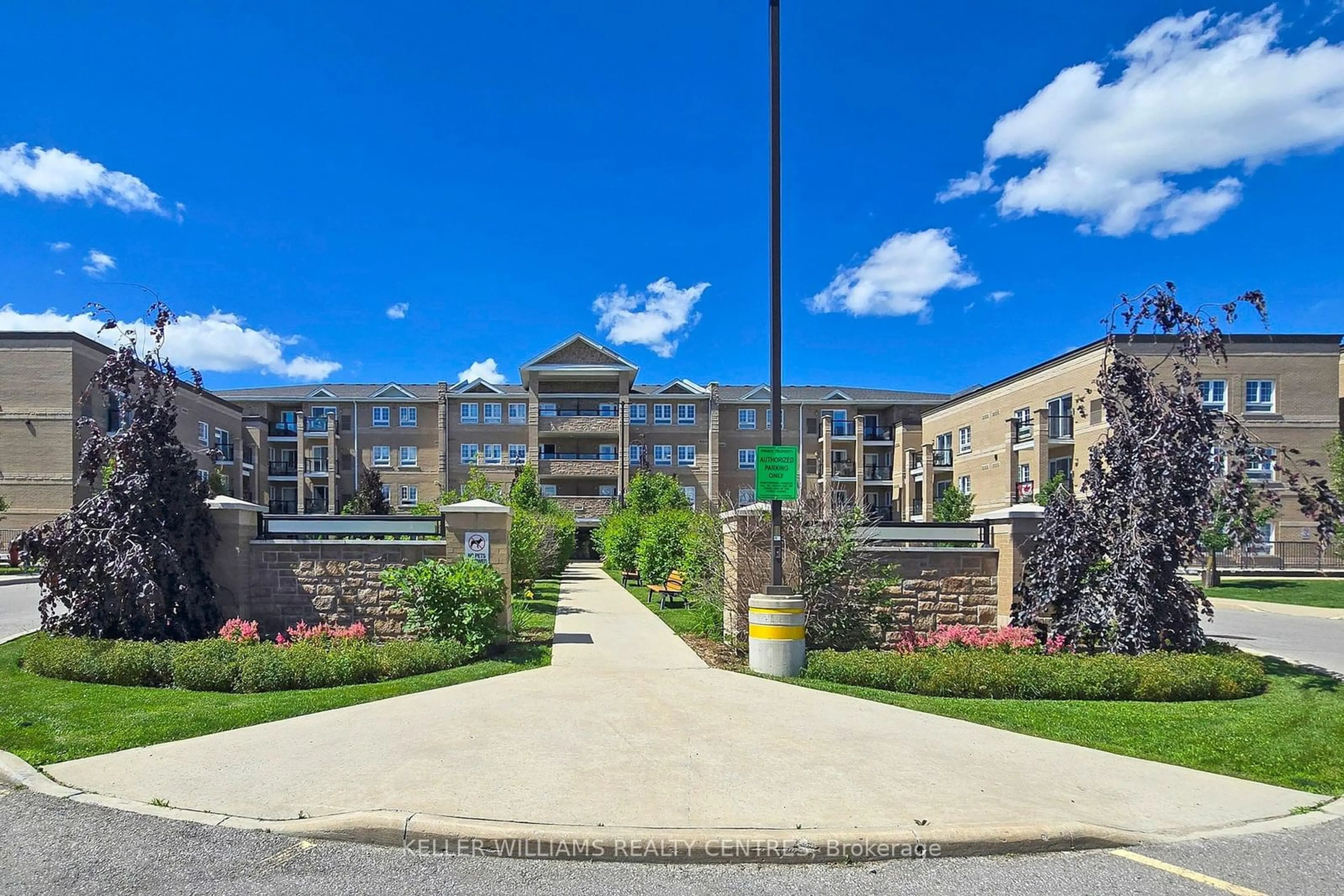 A pic from exterior of the house or condo, the street view for 481 Rupert Ave #222, Whitchurch-Stouffville Ontario L4A 1Y7