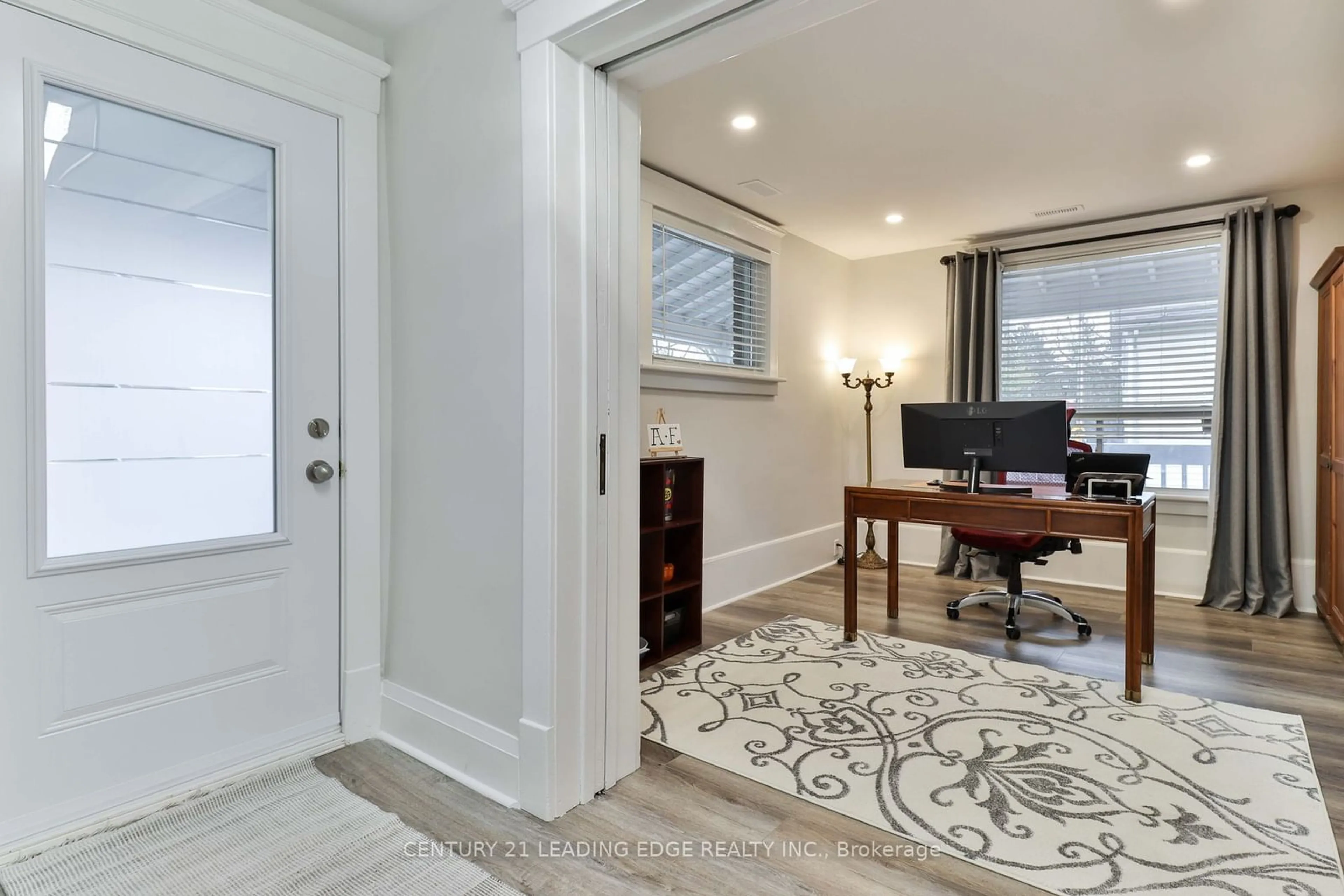 Indoor entryway, wood floors for 487 EAGLE St, Newmarket Ontario L3Y 1K7