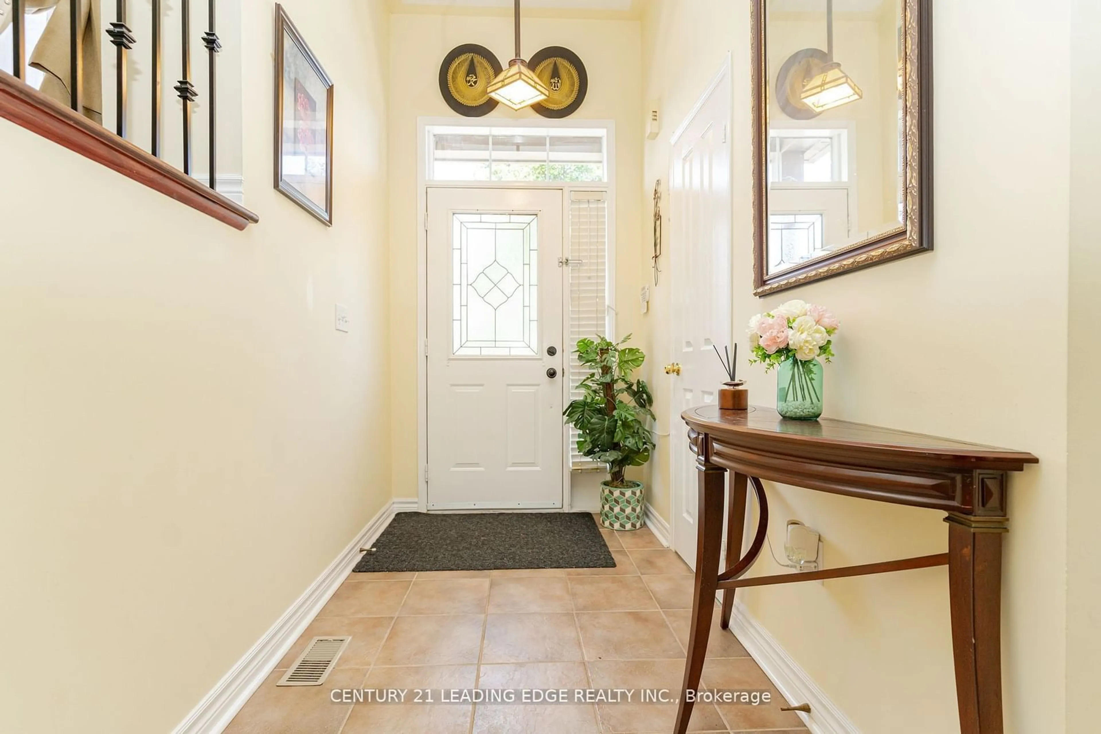 Indoor entryway, wood floors for 17 Henrietta St, Markham Ontario L6C 2E9