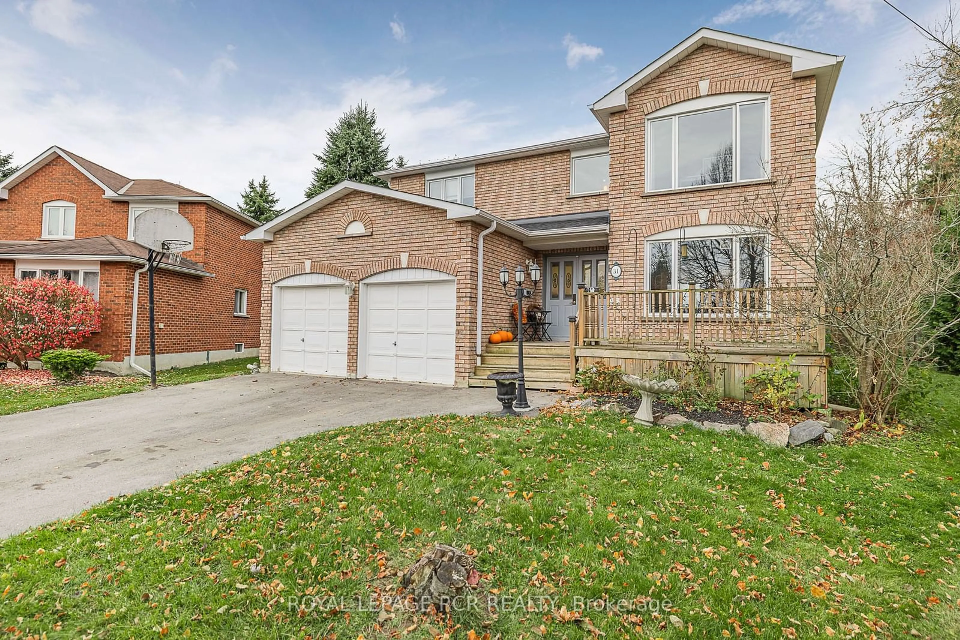 Home with brick exterior material for 31 Cady Crt, Aurora Ontario L4G 6S1