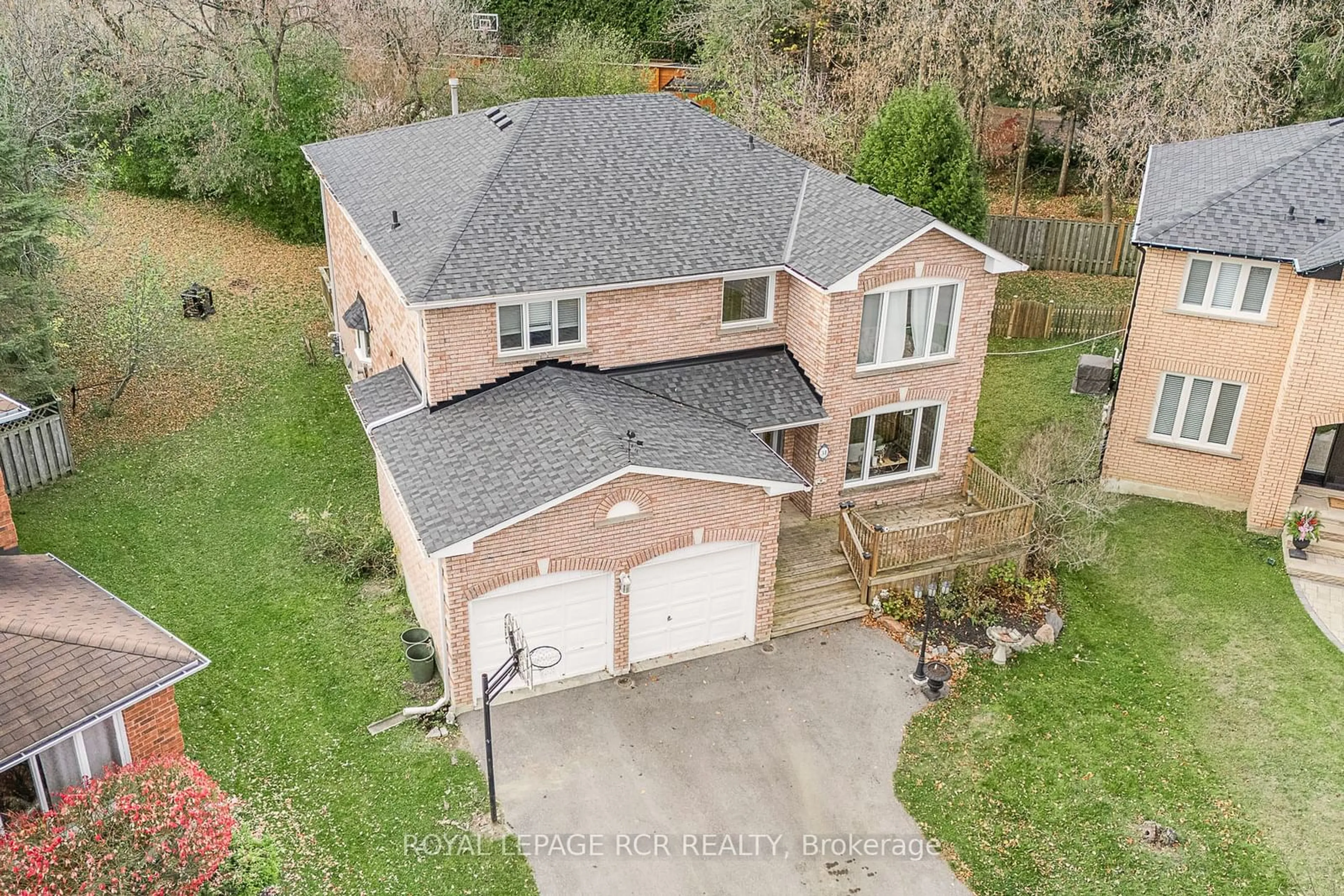 Frontside or backside of a home, cottage for 31 Cady Crt, Aurora Ontario L4G 6S1