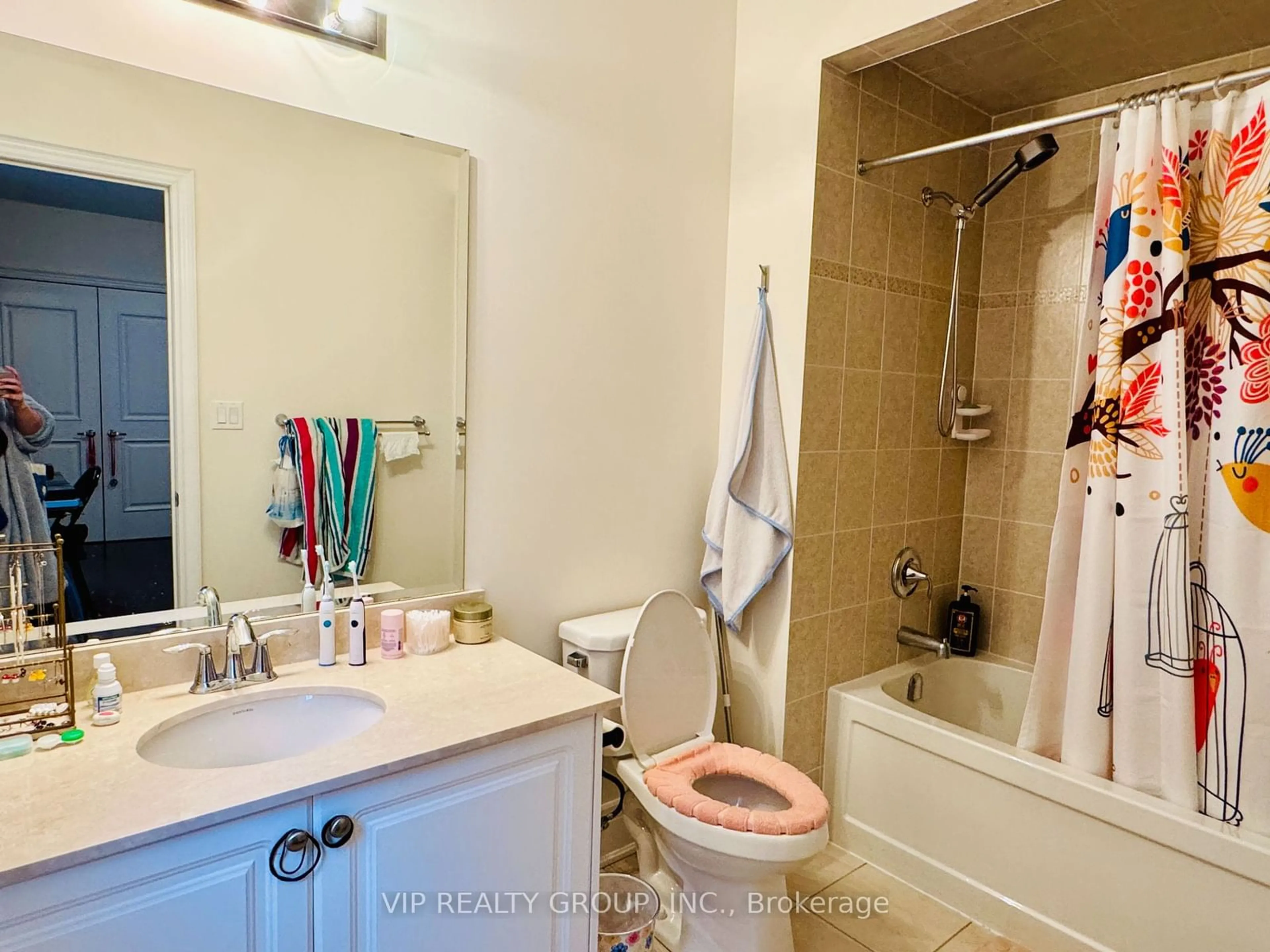 Standard bathroom for 55 Yates Ave, Vaughan Ontario L6A 0J1