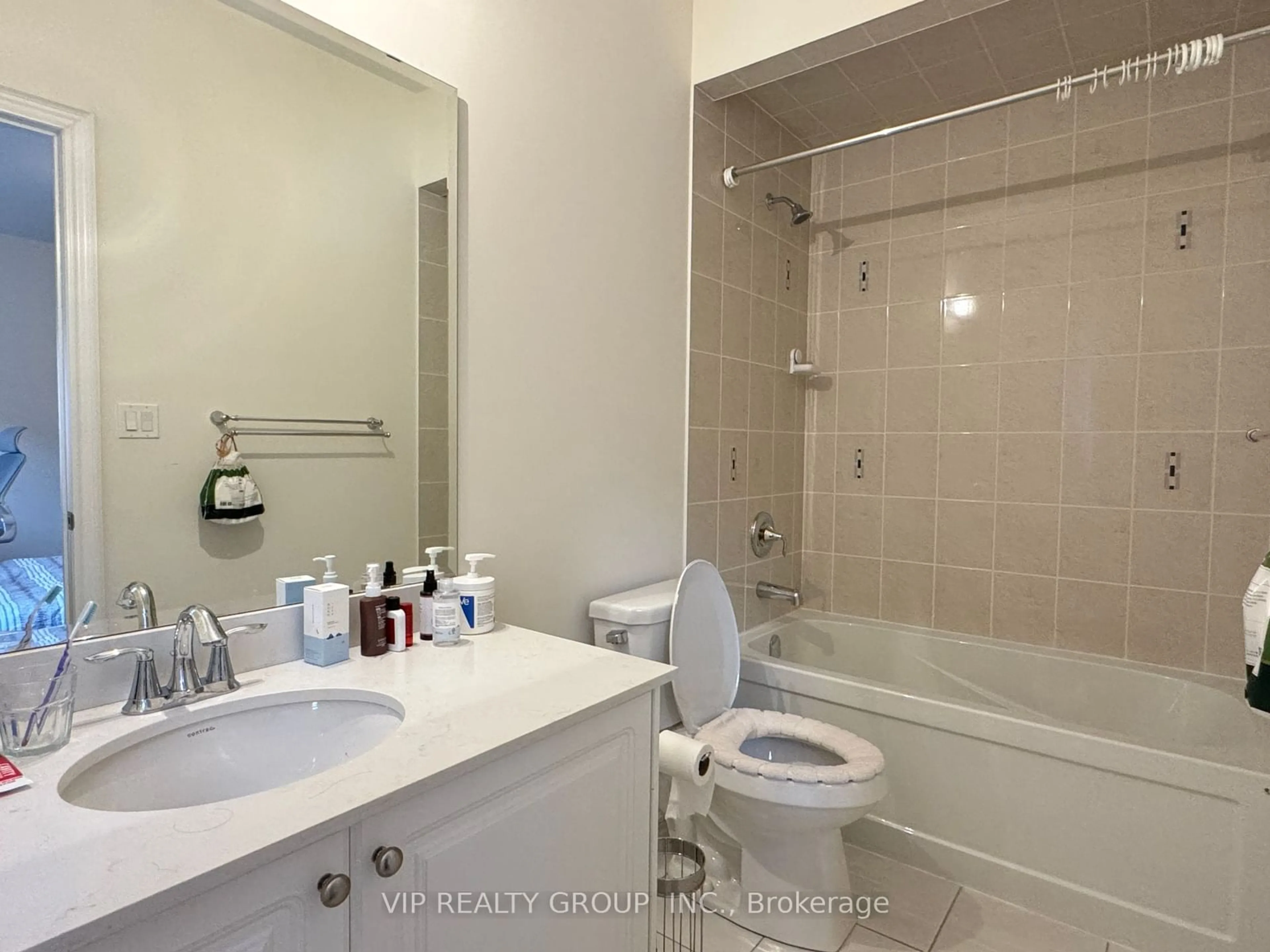 Standard bathroom for 55 Yates Ave, Vaughan Ontario L6A 0J1