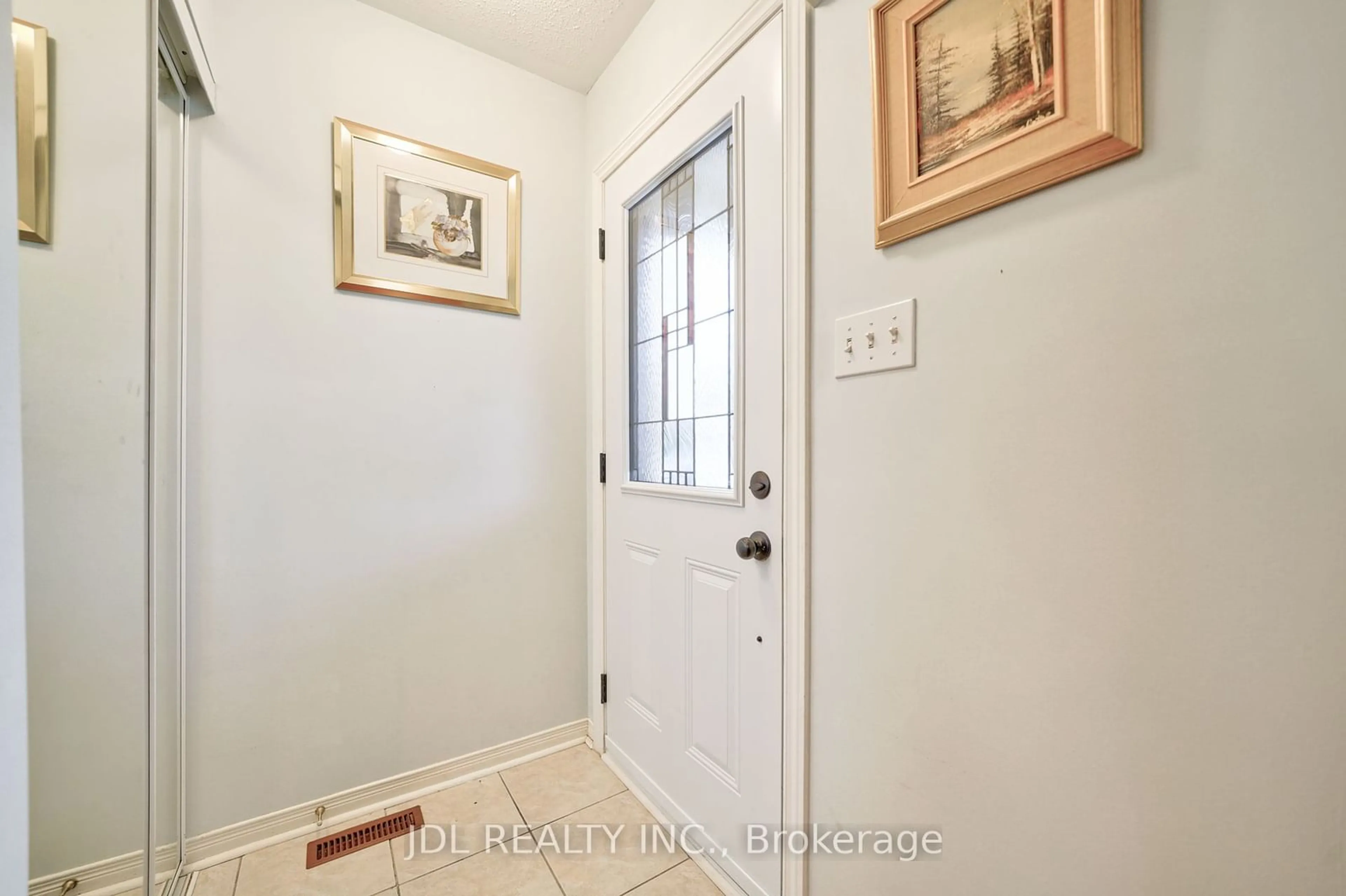 Indoor entryway, wood floors for 20 Tulle Ave, Vaughan Ontario L4H 2X7