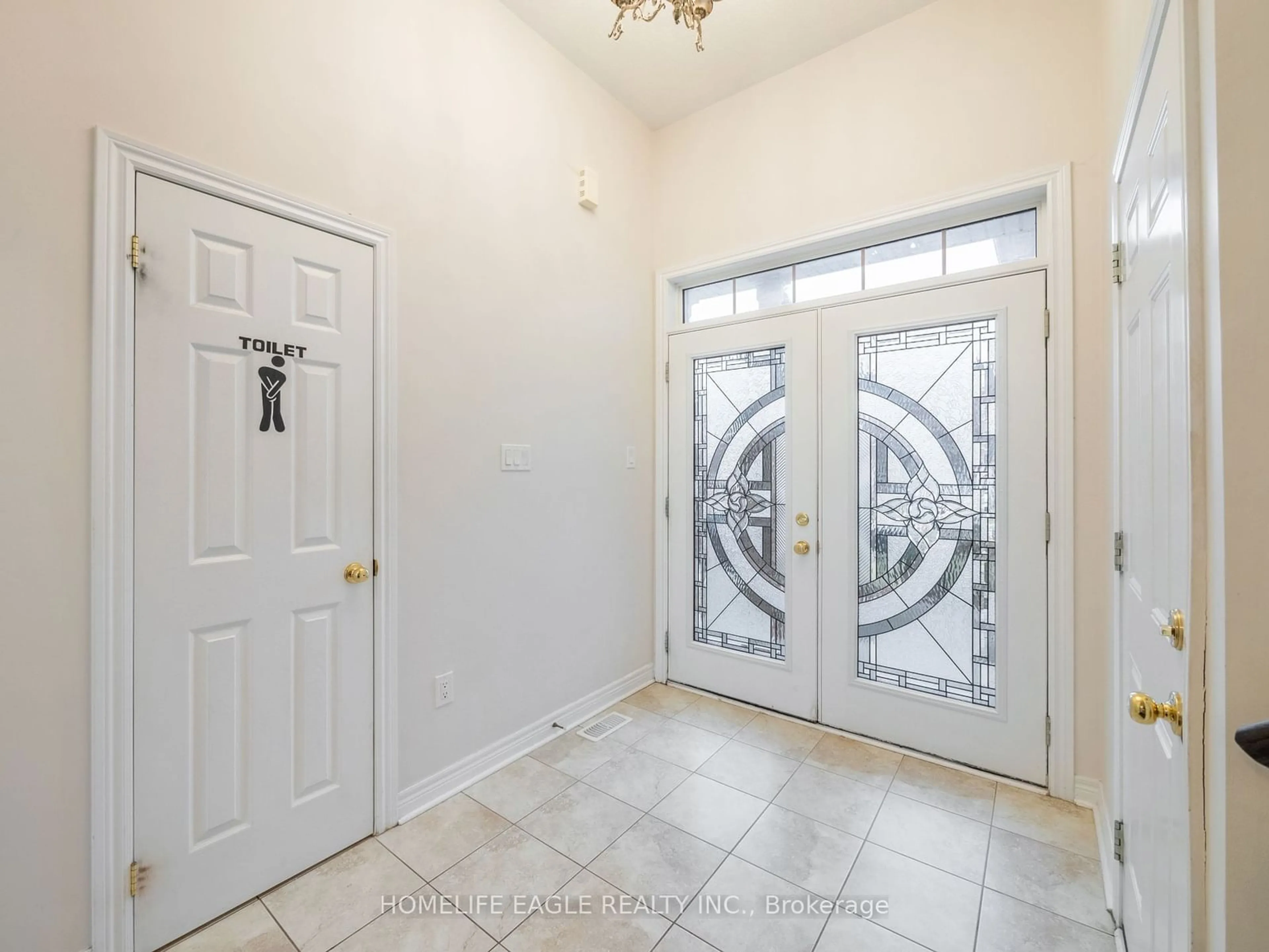 Indoor entryway, not visible floor for 107 Herefordshire Cres, Newmarket Ontario L3X 3K8