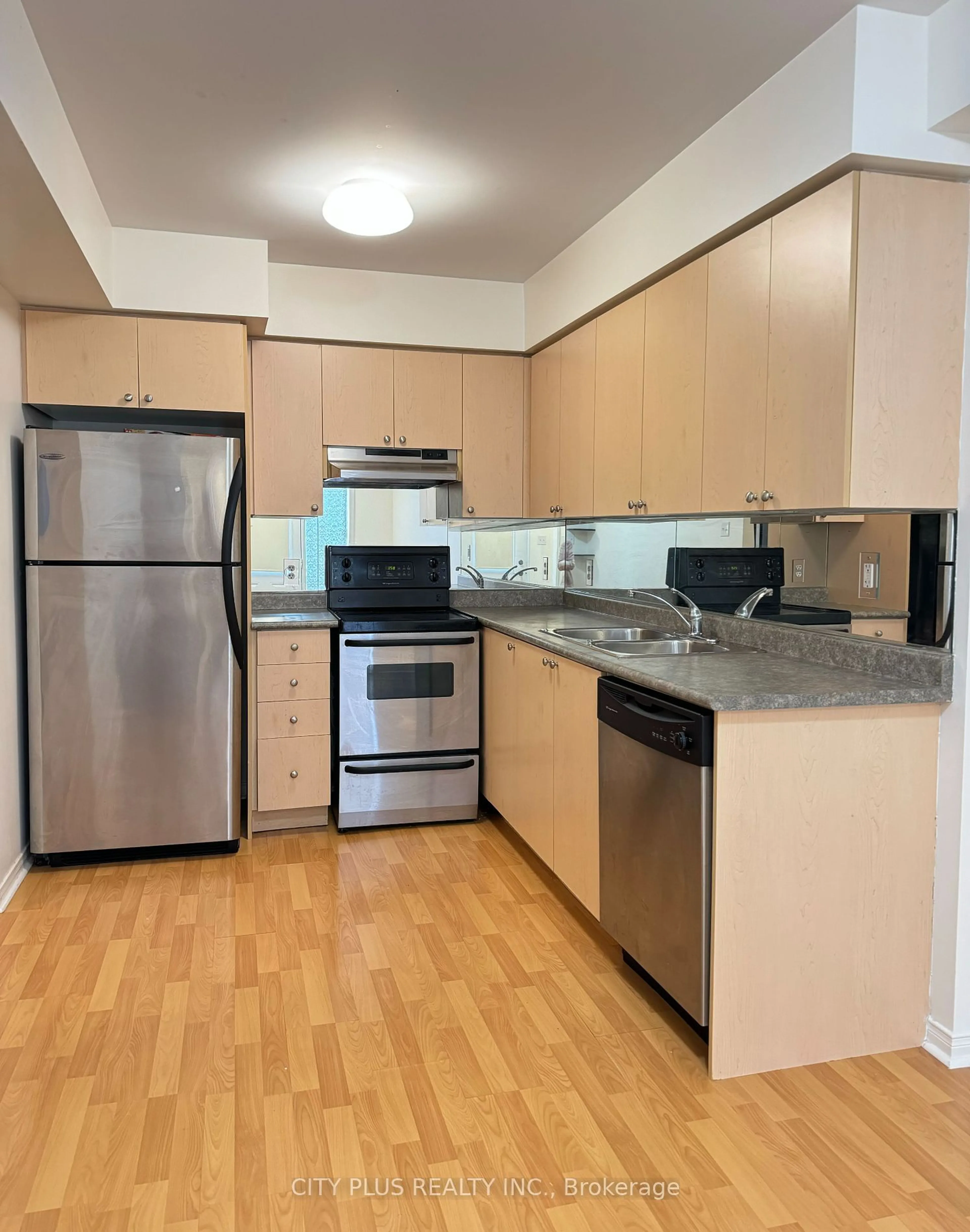 Standard kitchen for 160 Chancery Rd #21, Markham Ontario L6E 0B9