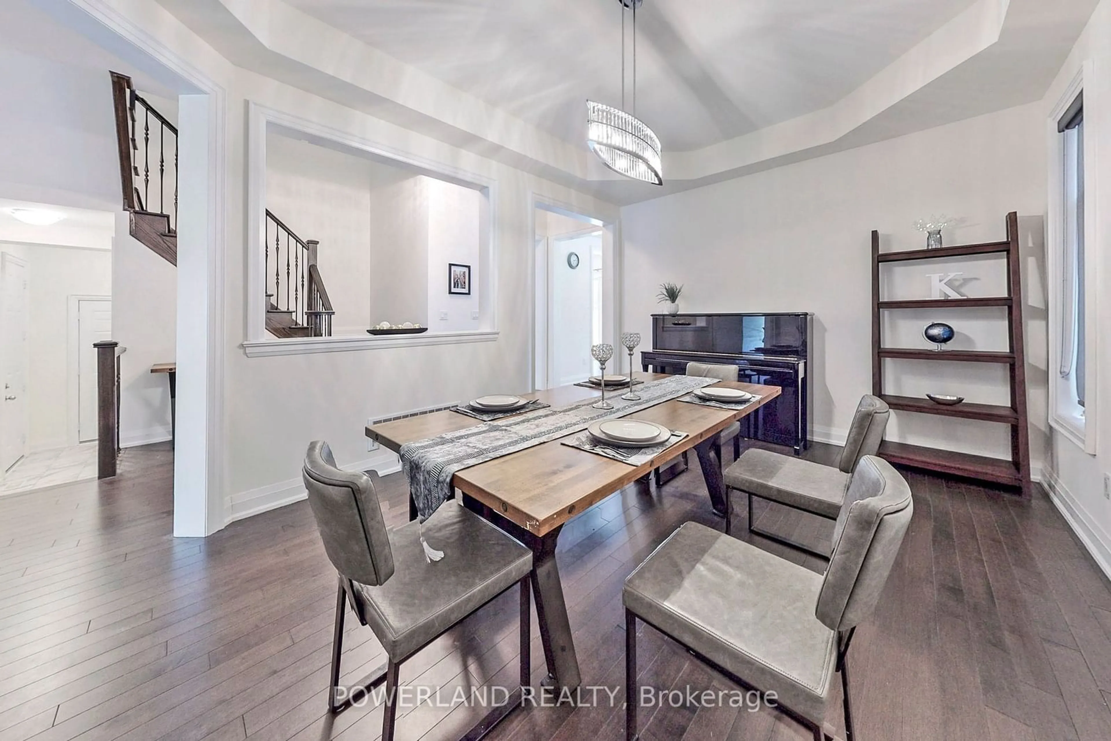 Dining room, wood floors, the street view for 336 Worthington Ave, Richmond Hill Ontario L4E 1G1