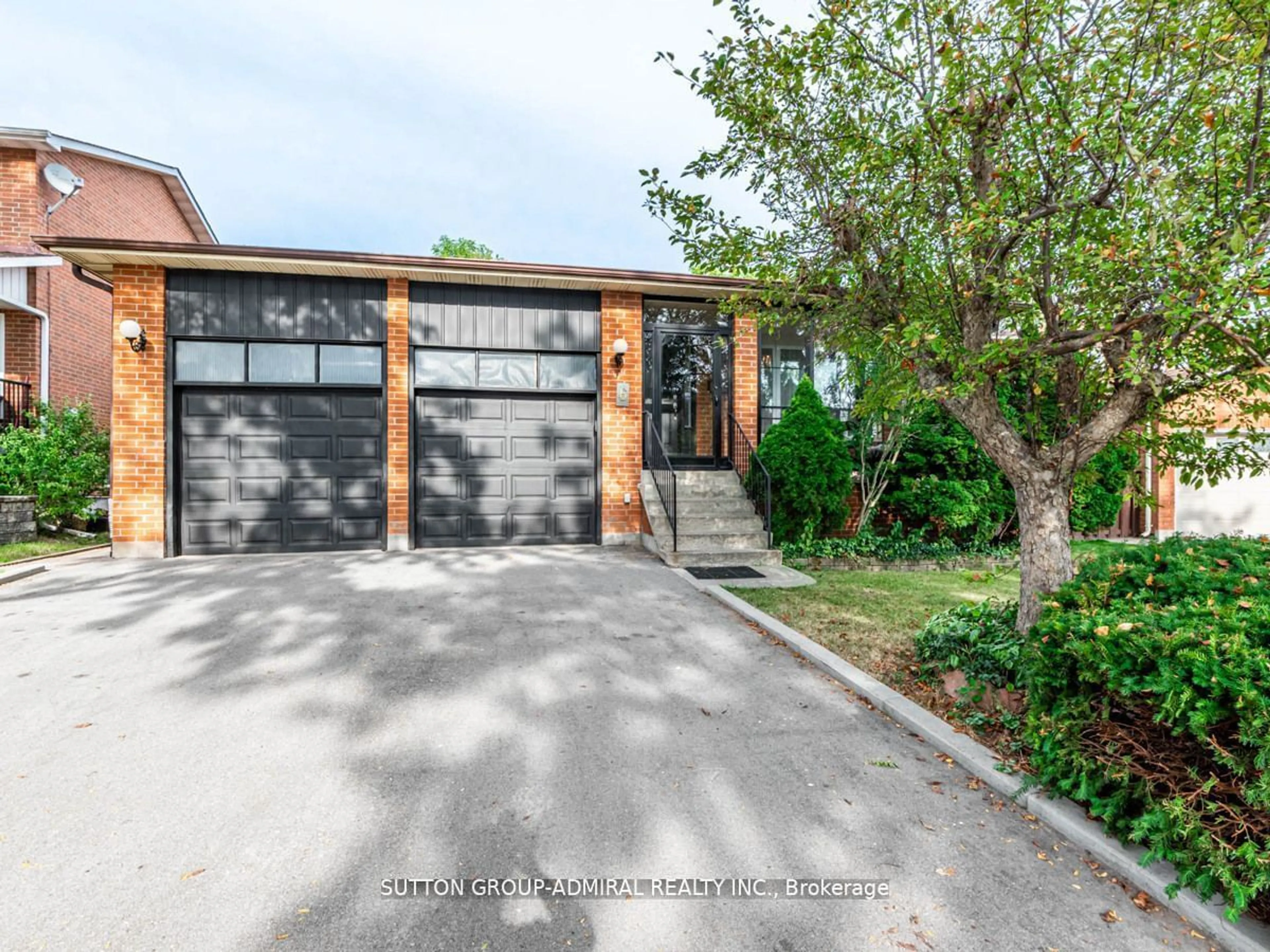 Home with brick exterior material for 6 Cherry Hills Rd, Vaughan Ontario L4K 1M4