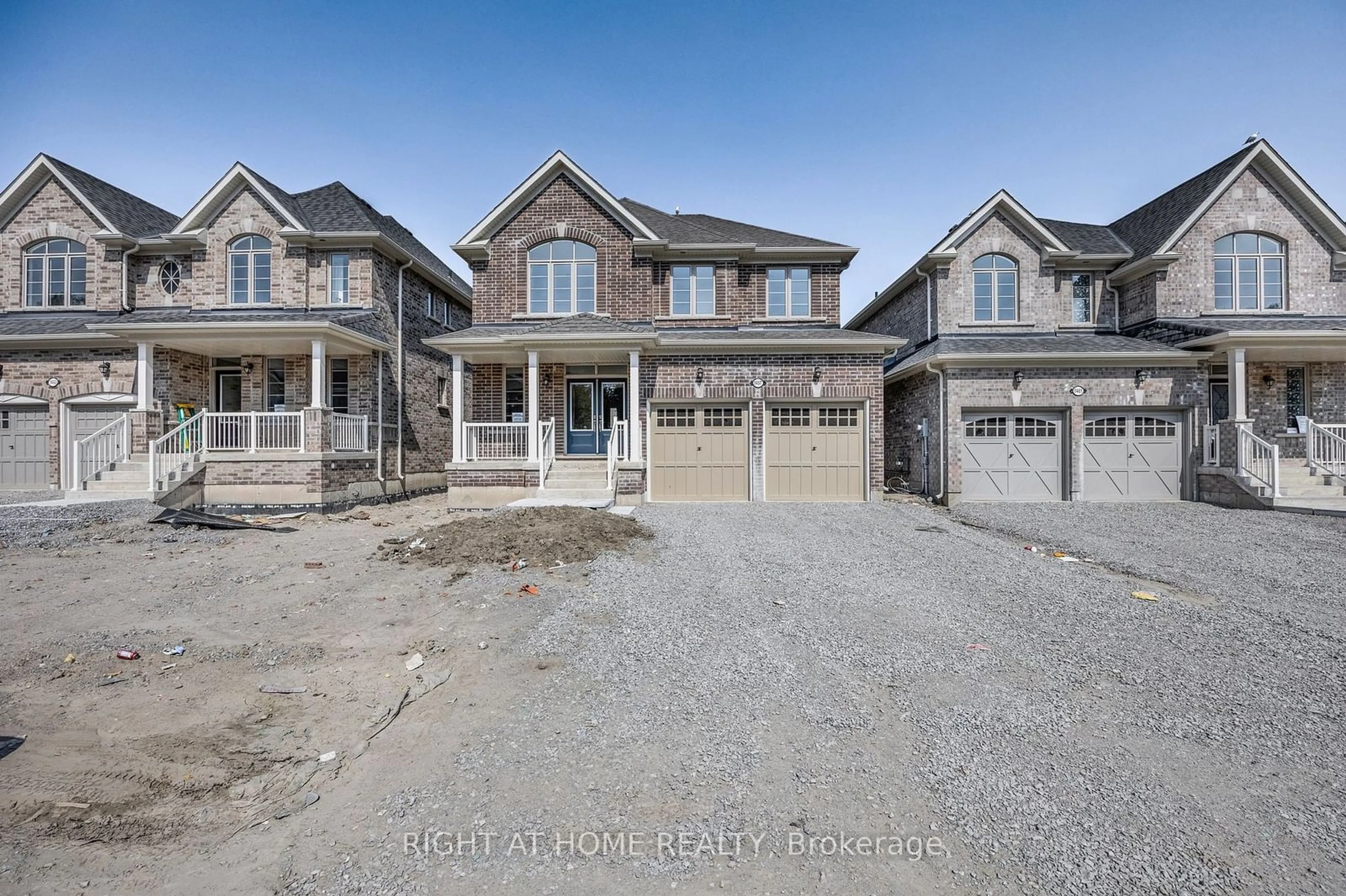 Frontside or backside of a home, the street view for 1457 Davis Loop, Innisfil Ontario L0L 1W0