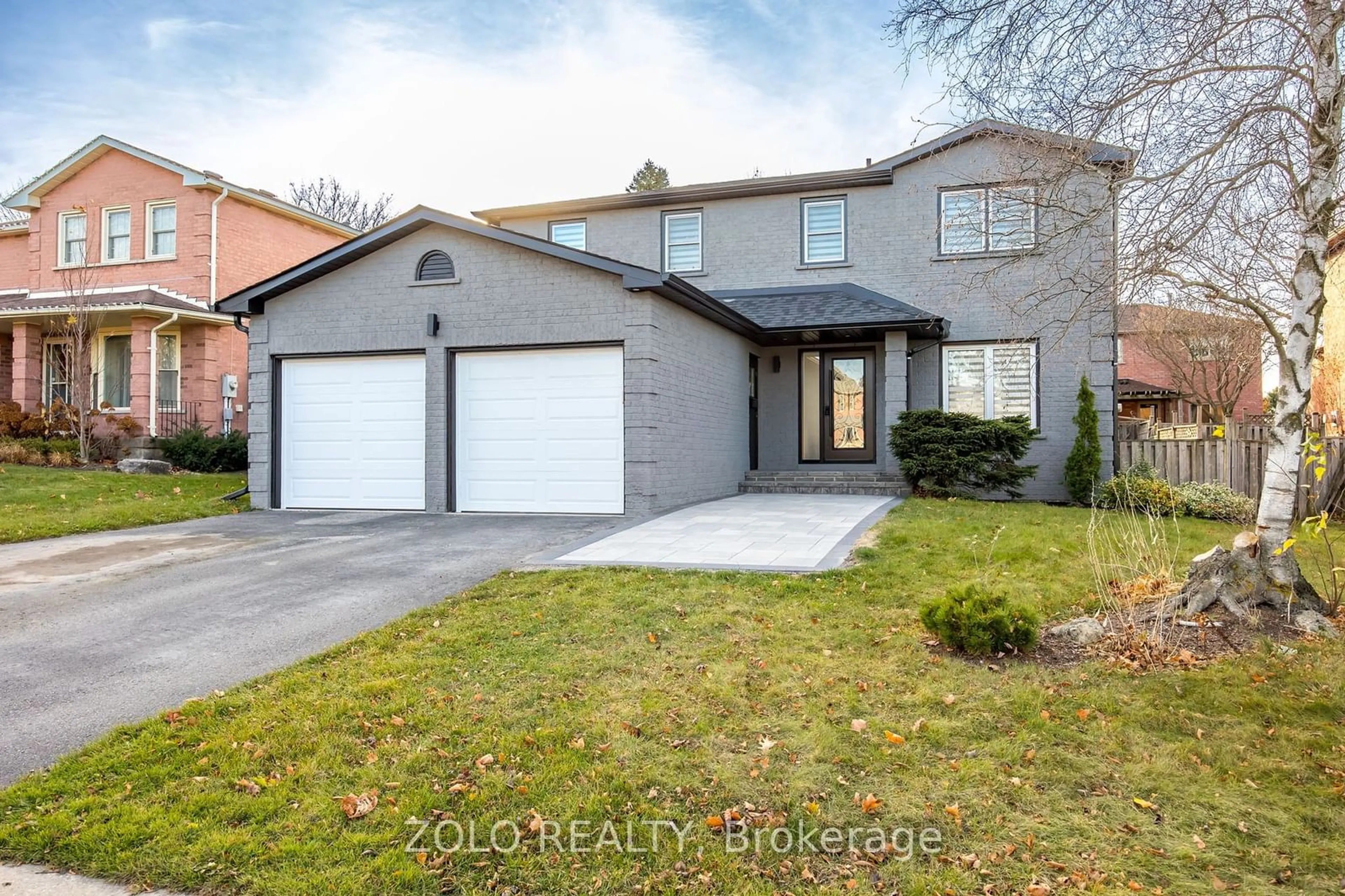 Frontside or backside of a home, the street view for 388 Waratah Ave, Newmarket Ontario L3Y 7T6