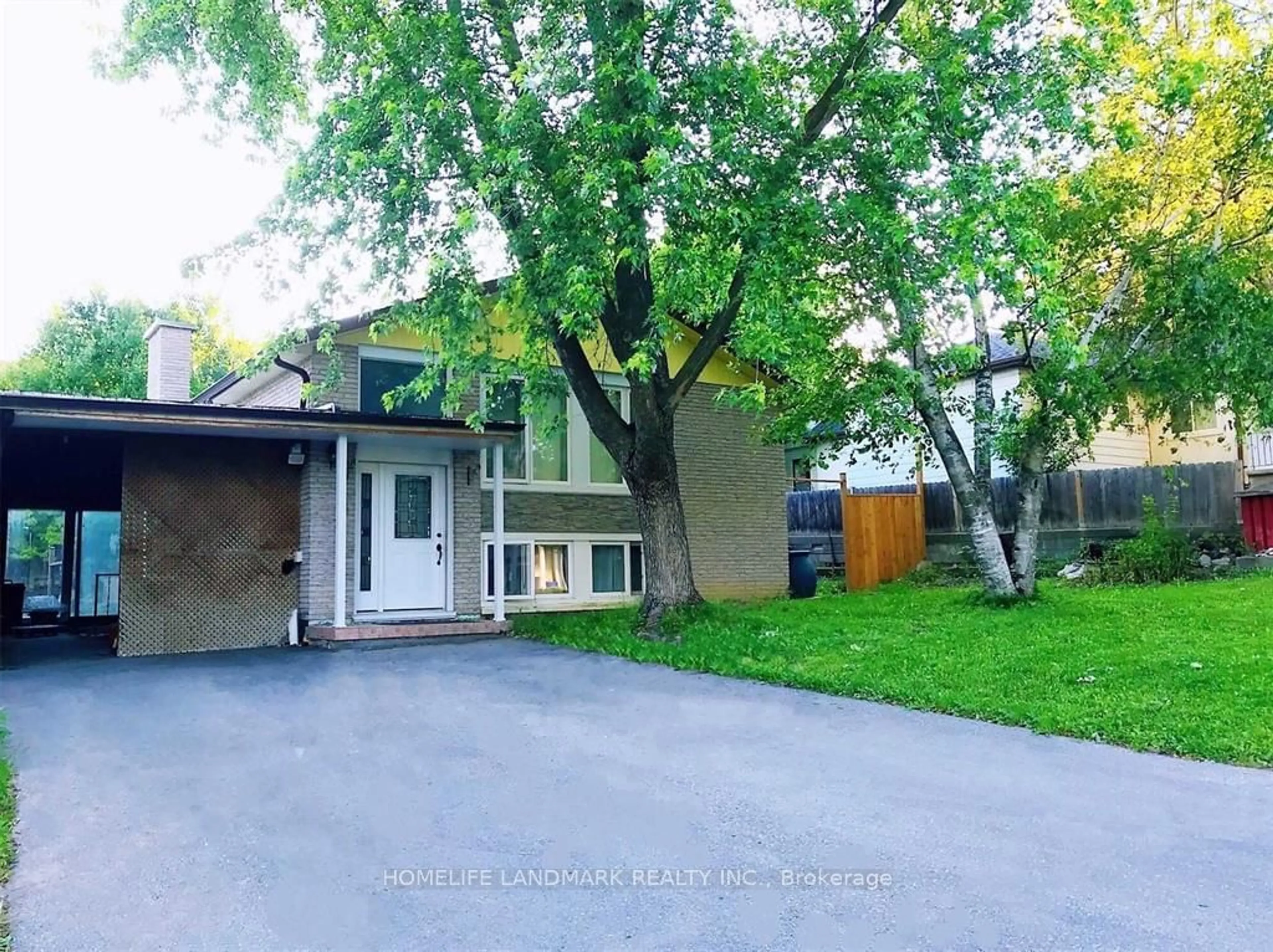 Frontside or backside of a home, the street view for 48 Vincent St, Newmarket Ontario L3Y 4G5