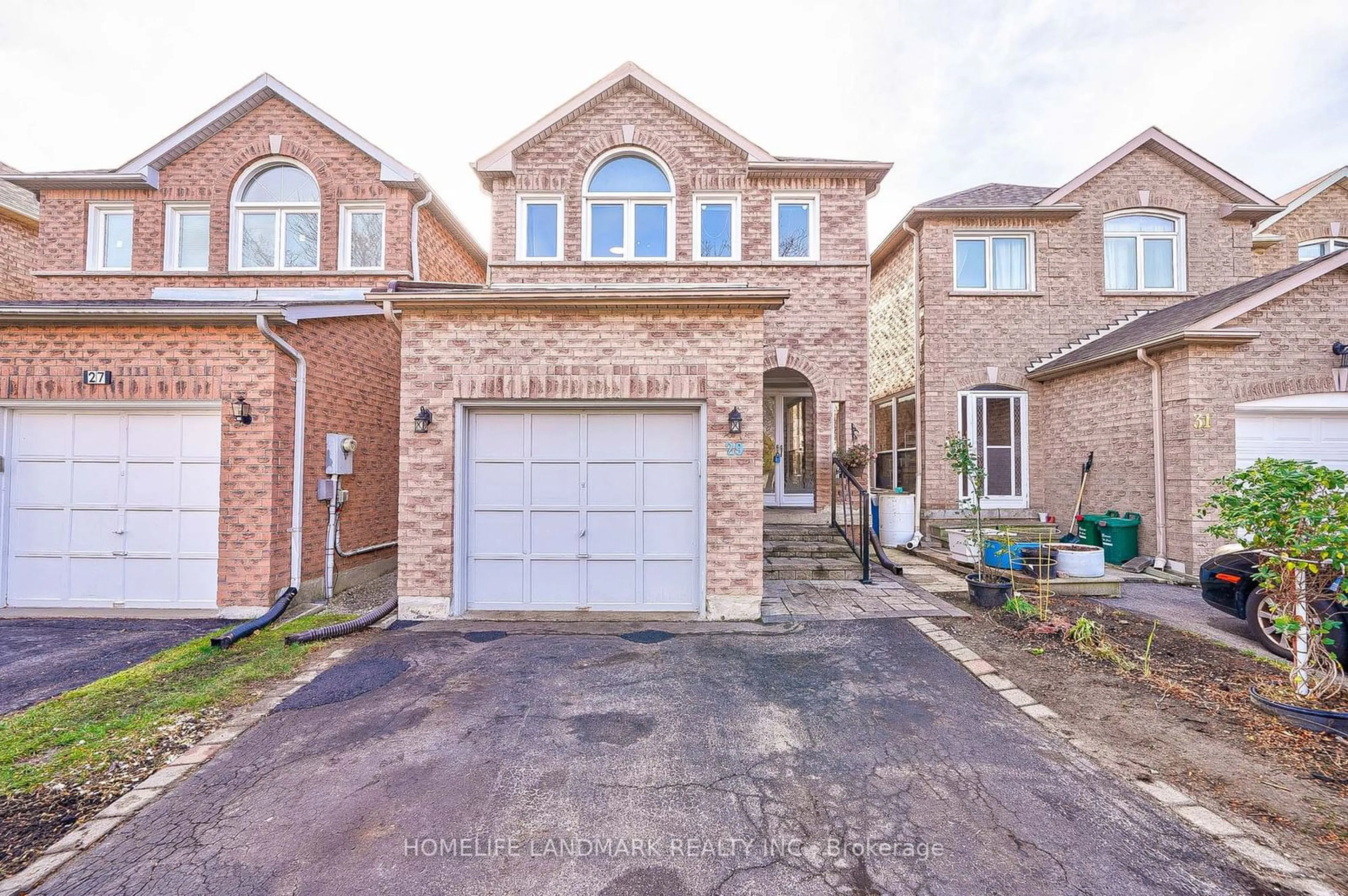 Home with brick exterior material for 29 Kenborough Crt, Markham Ontario L3S 3P3