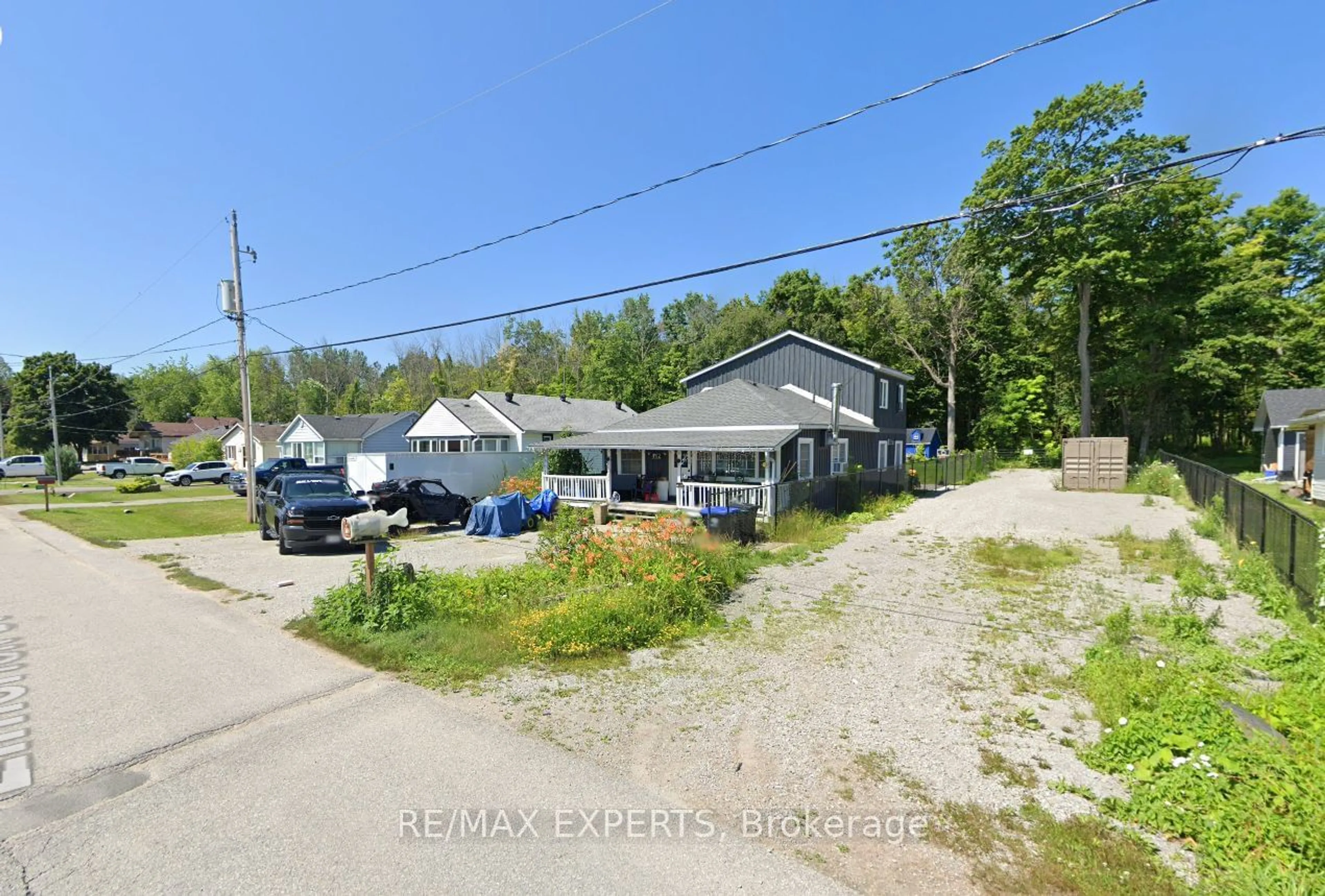 Frontside or backside of a home, the street view for 412 Limerick Cres, Innisfil Ontario L0L 1K0