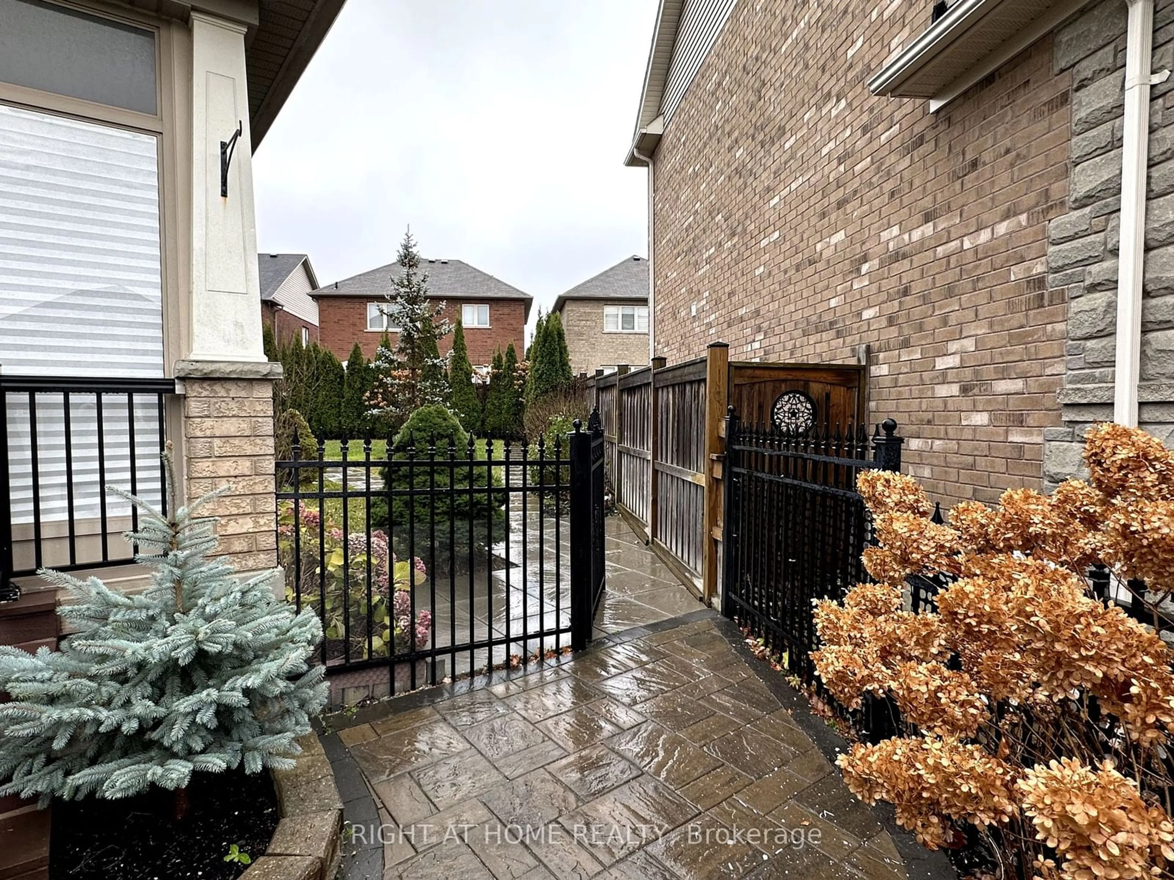 Indoor entryway, ceramic floors for 27 Overhold Cres, Richmond Hill Ontario L4E 0L9